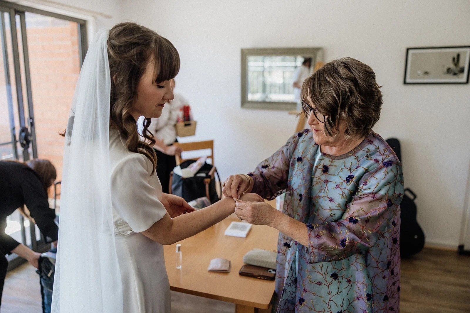 01 AliceShaneBridalPrep-82.jpg