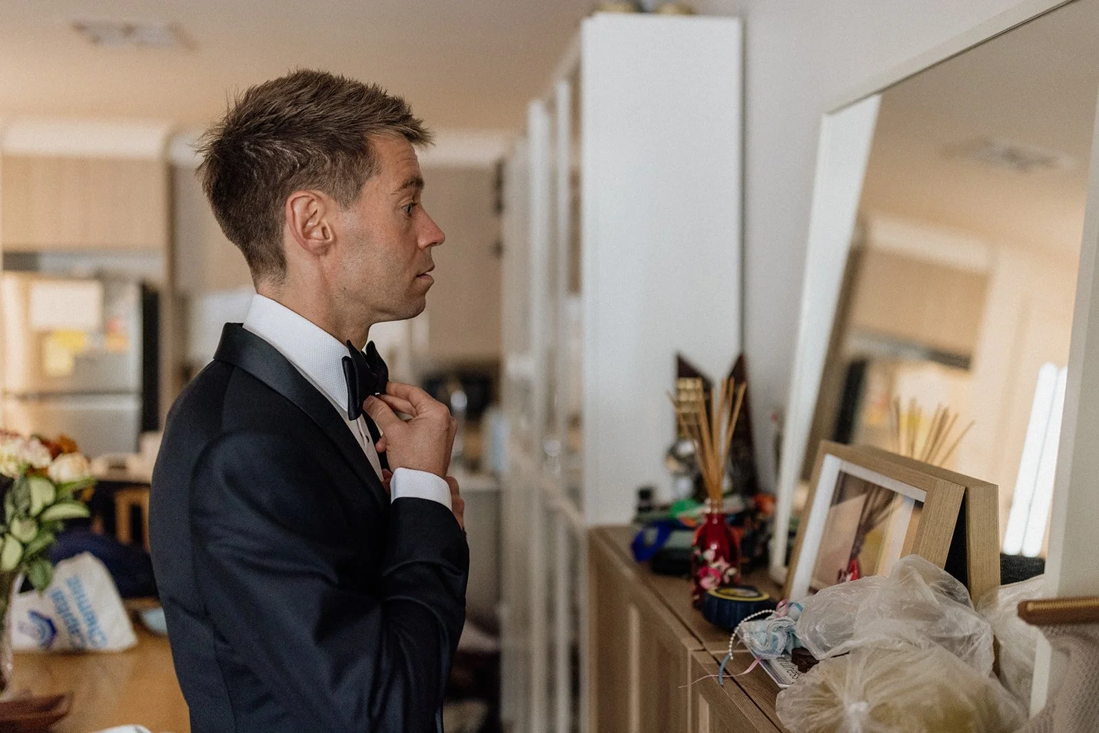 02 AliceShaneGroomPrep-33.jpg