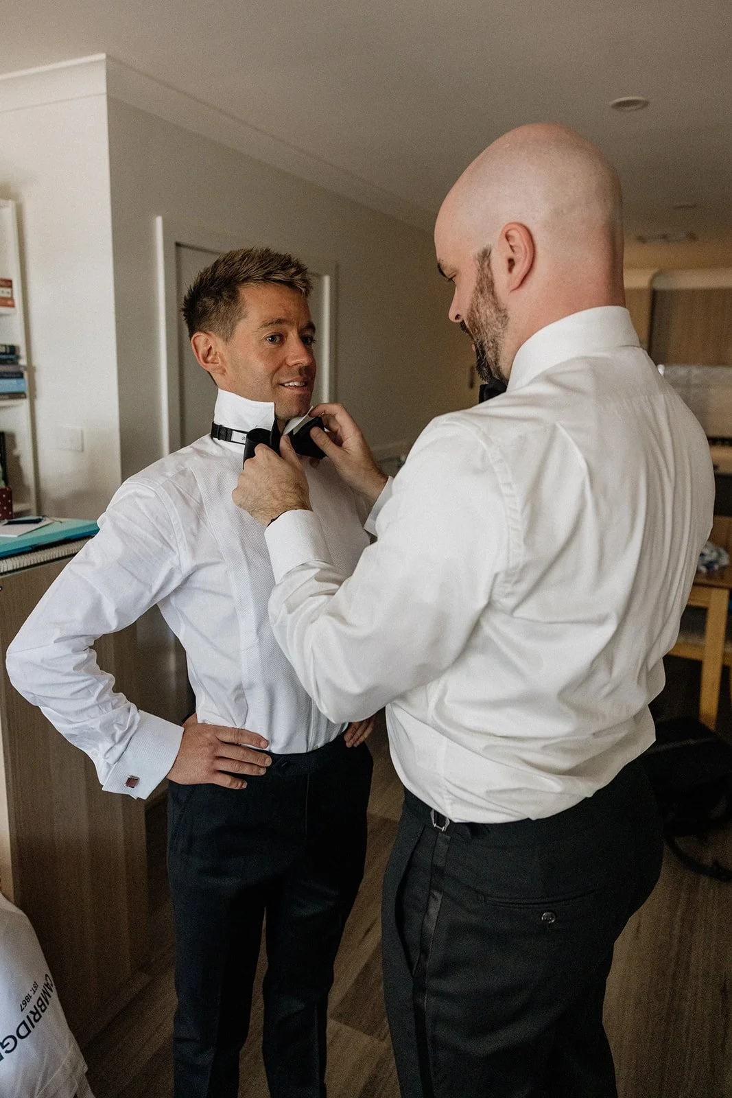 02 AliceShaneGroomPrep-25.jpg