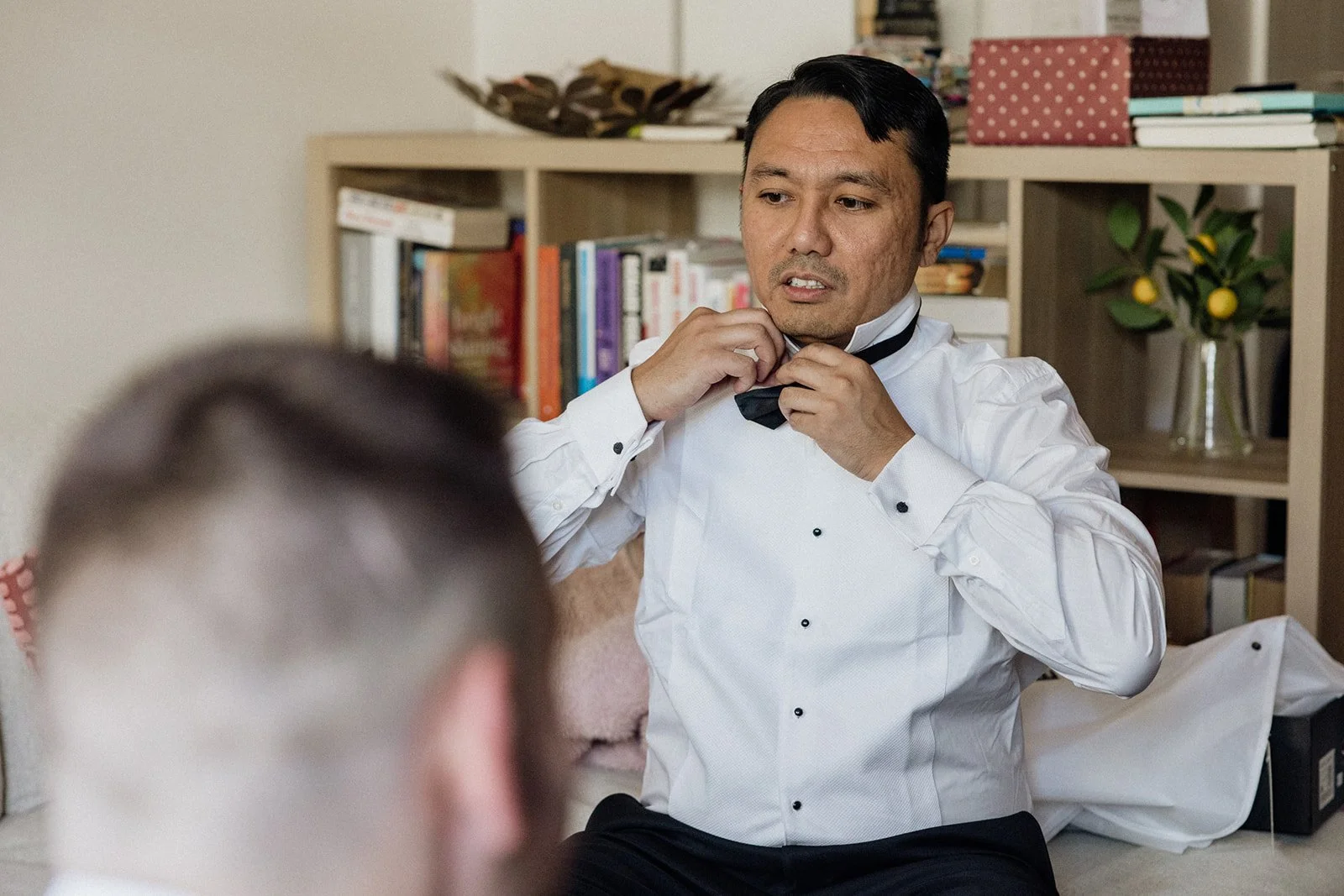 02 AliceShaneGroomPrep-16.jpg