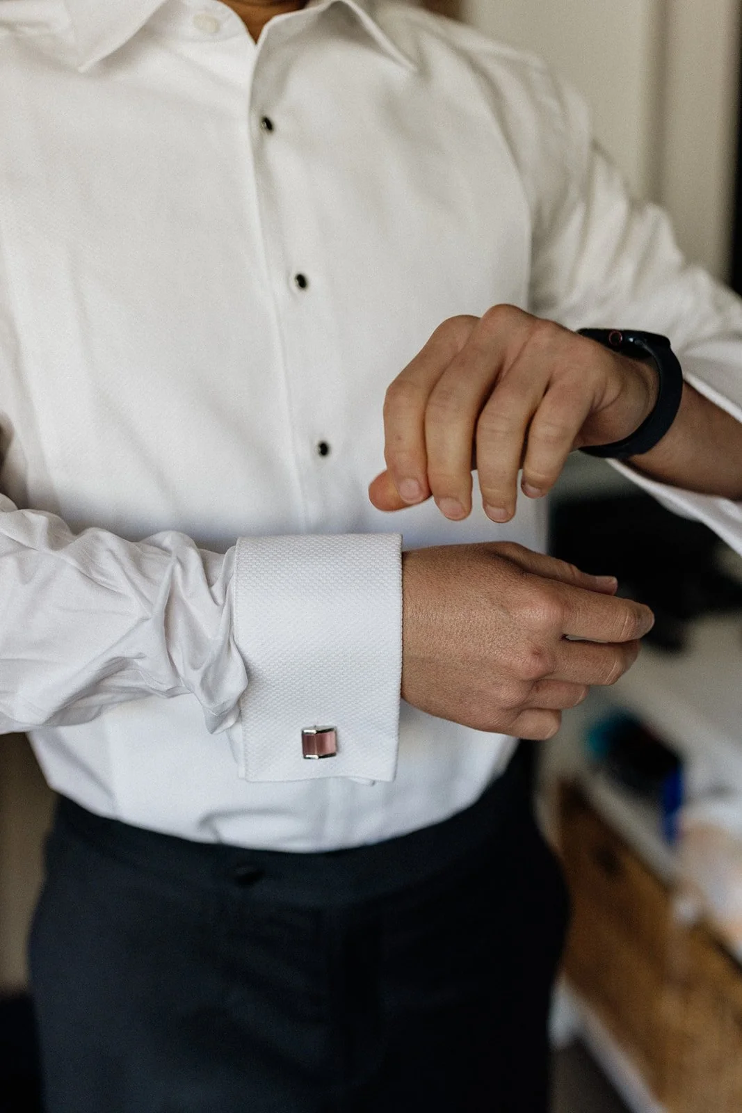 02 AliceShaneGroomPrep-1.jpg