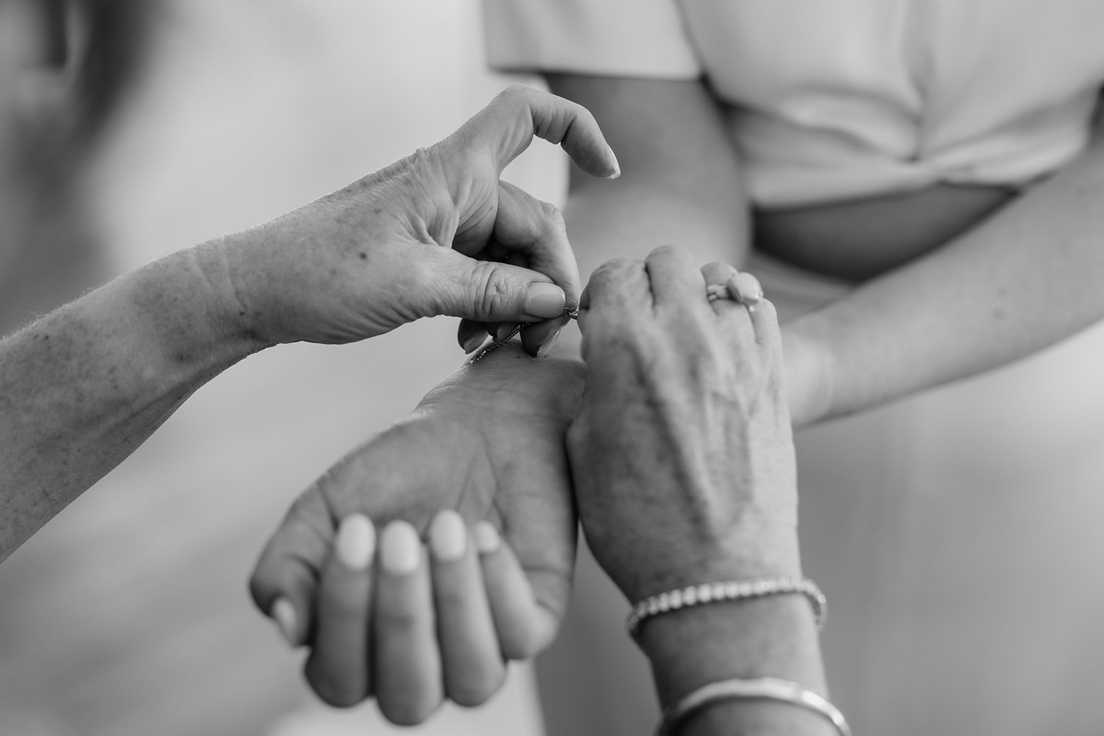 01 AliceShaneBridalPrep-85.jpg