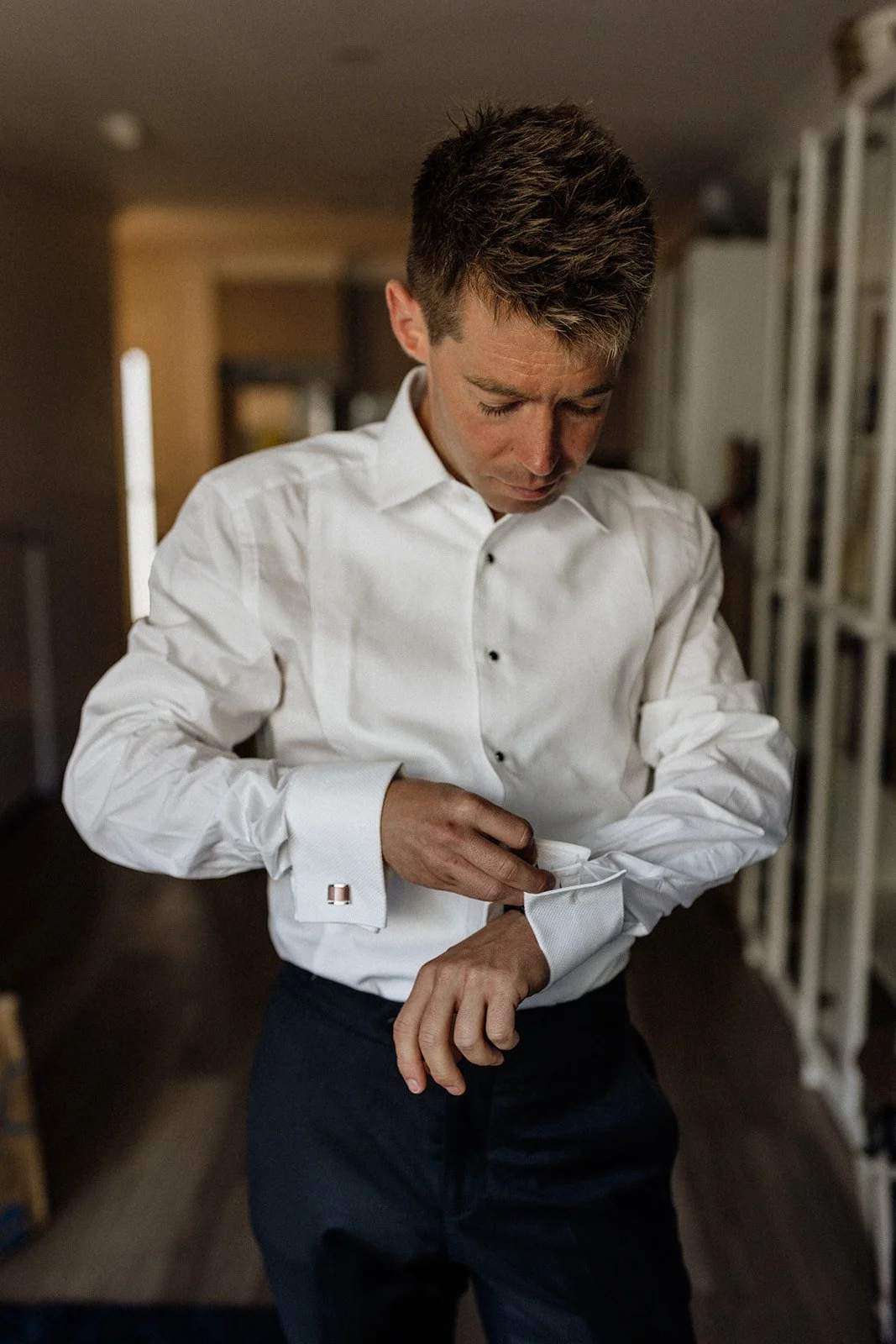 02 AliceShaneGroomPrep-2.jpg