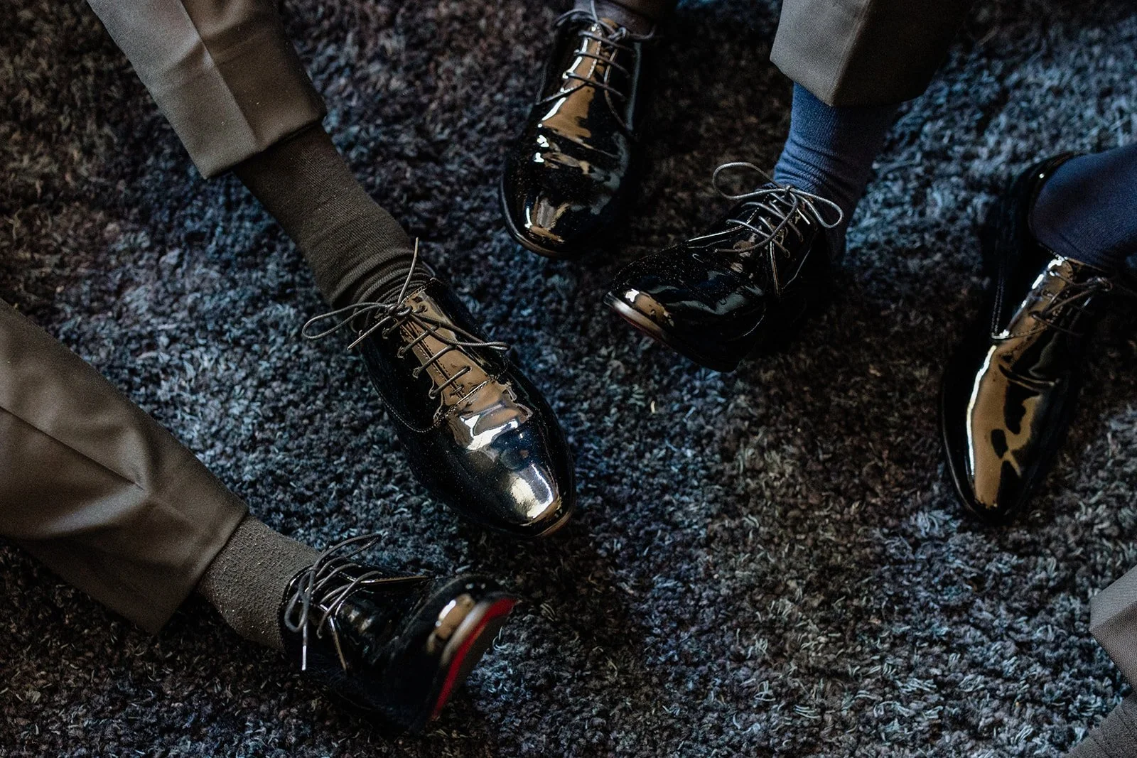 02 AliceShaneGroomPrep-45.jpg