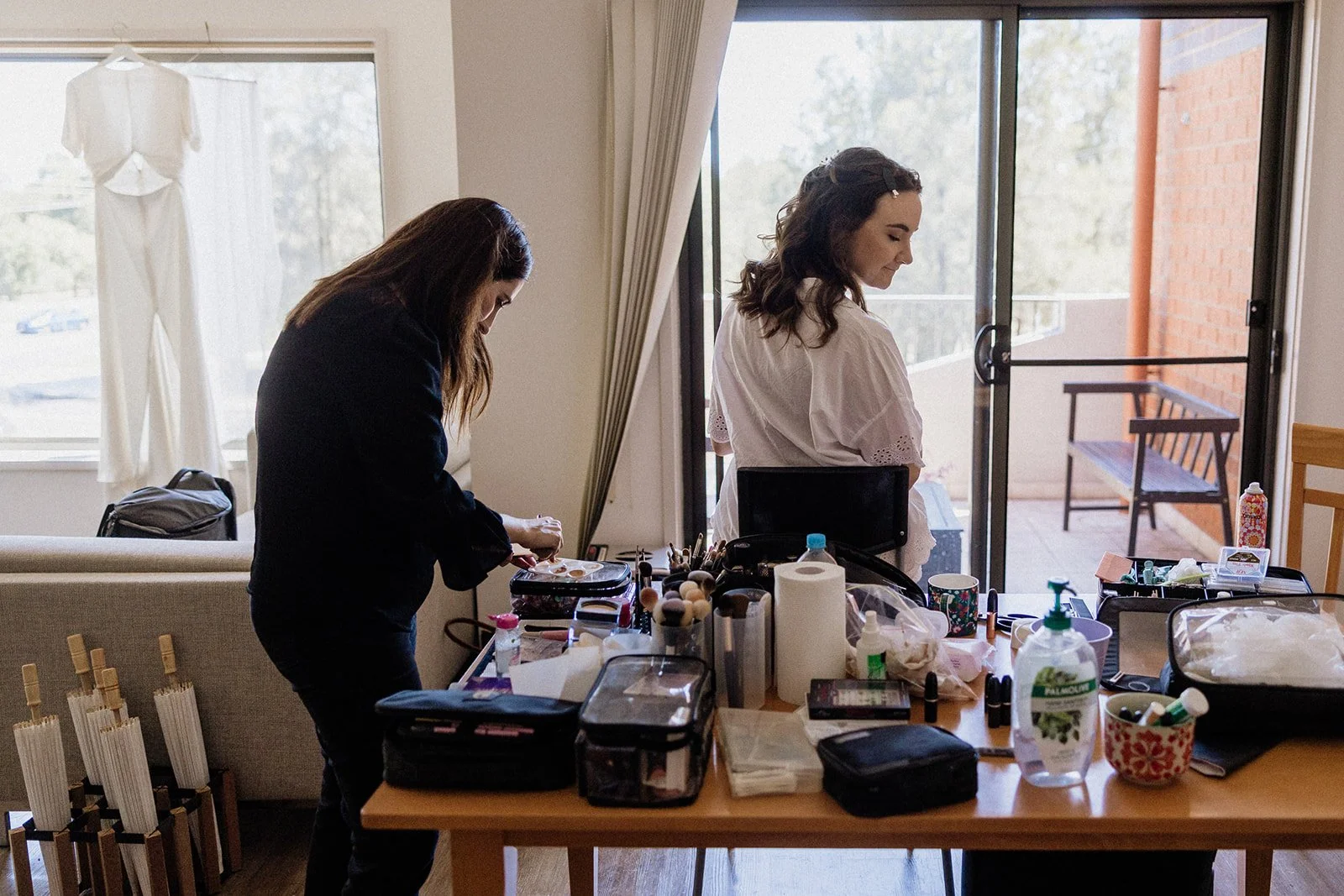 01 AliceShaneBridalPrep-31.jpg