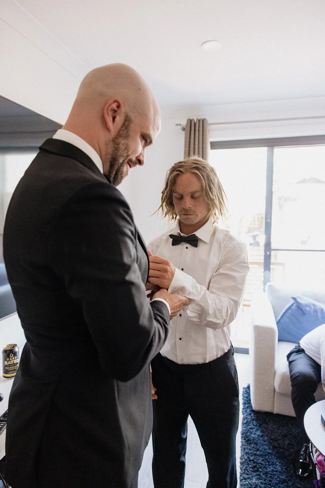 02 AliceShaneGroomPrep-40.jpg