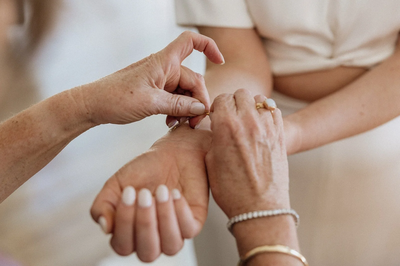 01 AliceShaneBridalPrep-84.jpg