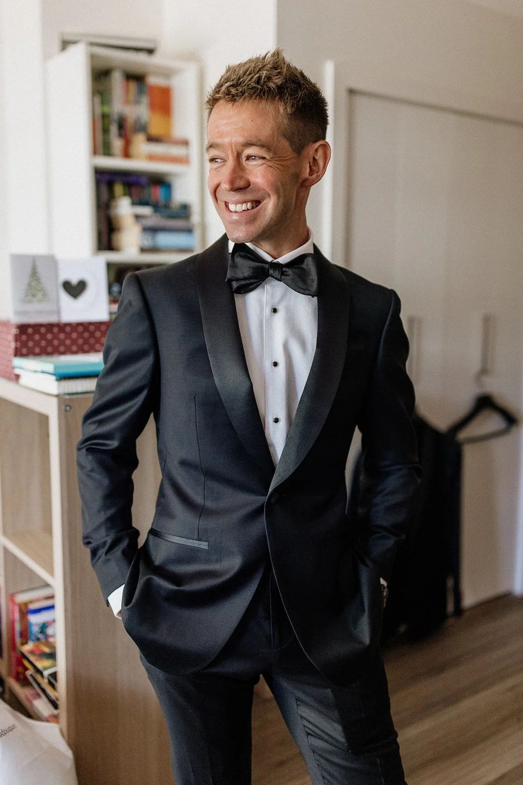 02 AliceShaneGroomPrep-35.jpg