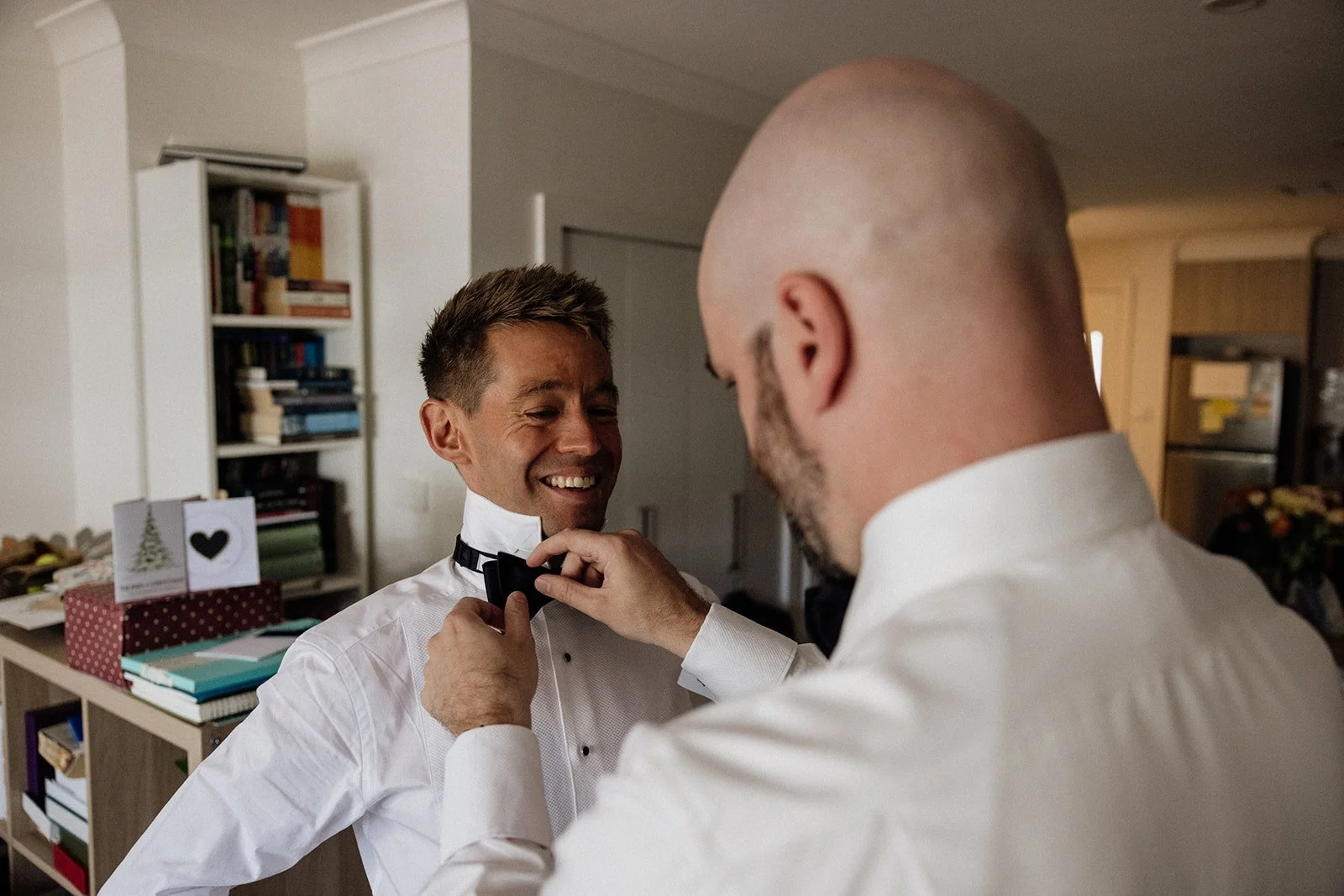 02 AliceShaneGroomPrep-23.jpg