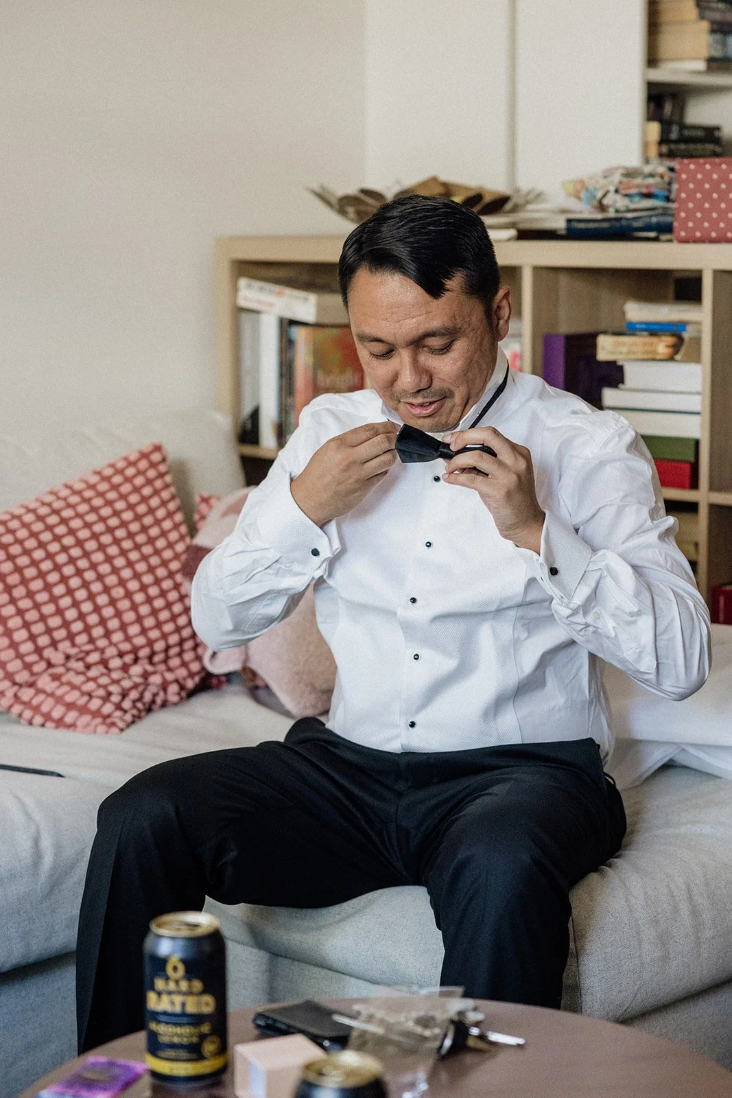 02 AliceShaneGroomPrep-13.jpg