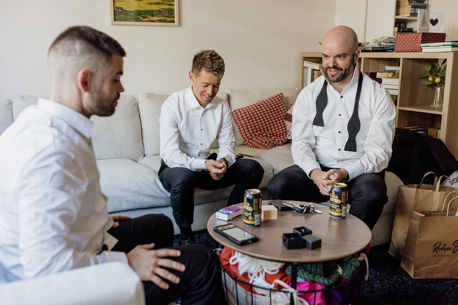 02 AliceShaneGroomPrep-9.jpg