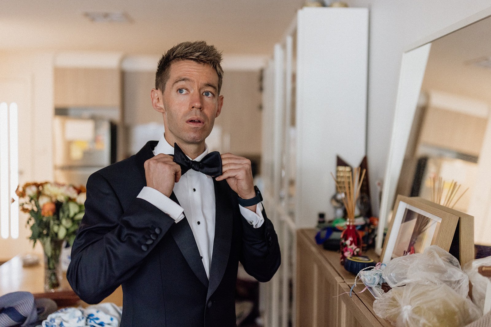 02 AliceShaneGroomPrep-34.jpg