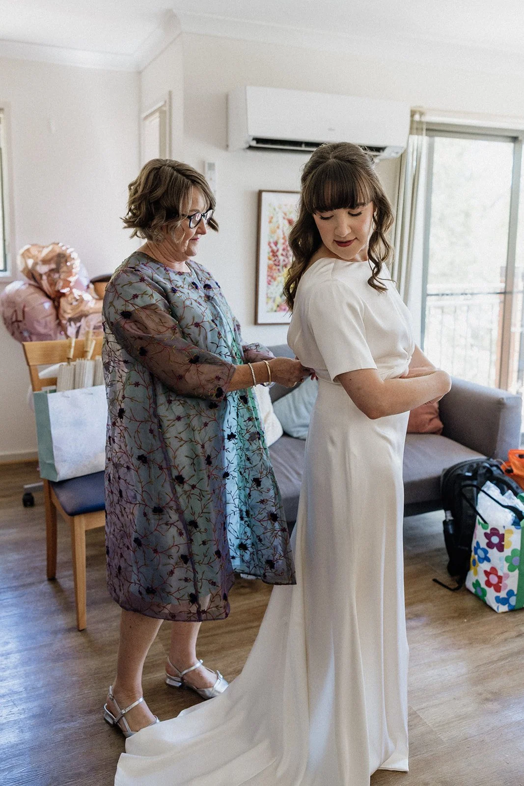 01 AliceShaneBridalPrep-74.jpg