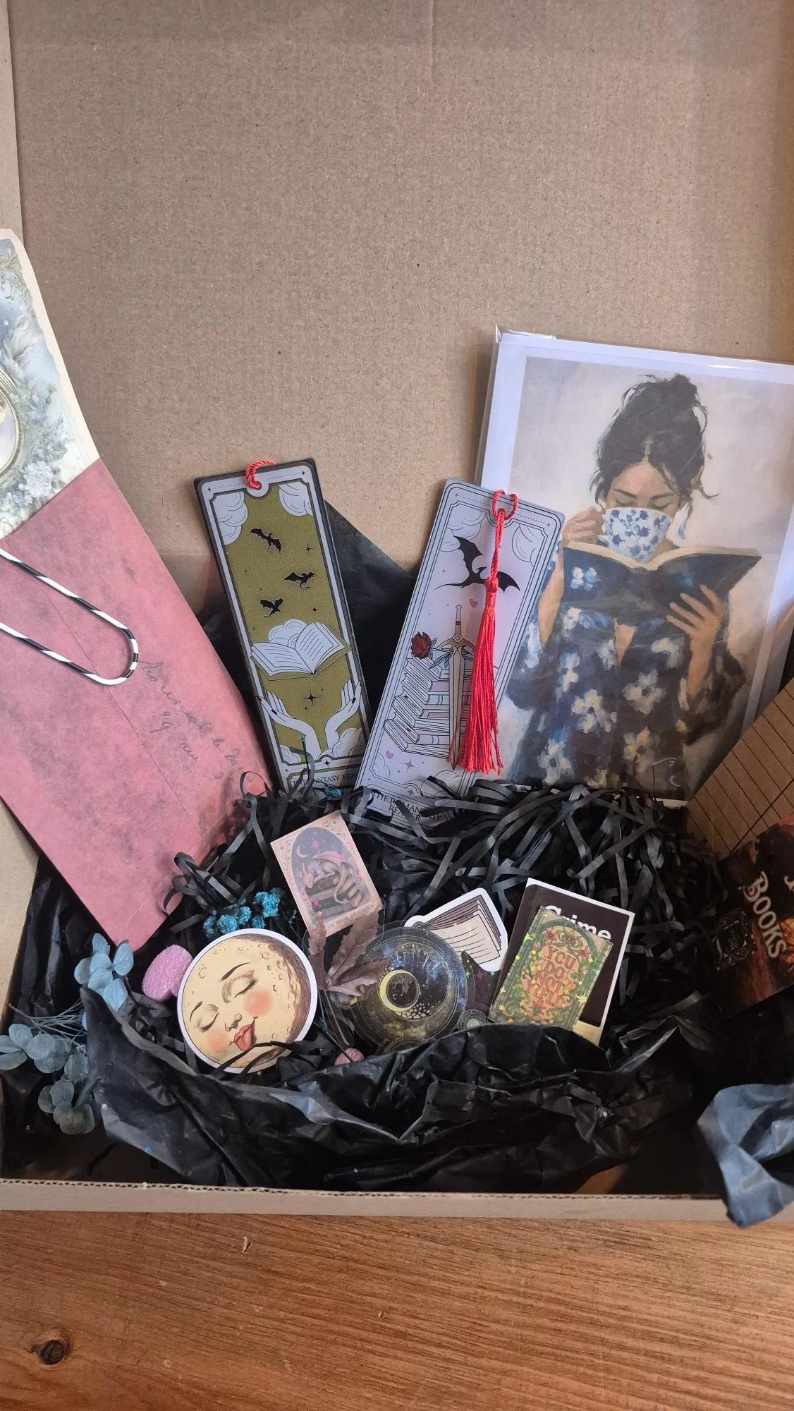 Christmas Gifts for Fantasy Book Lovers: Magical Gift Ideas for Readers