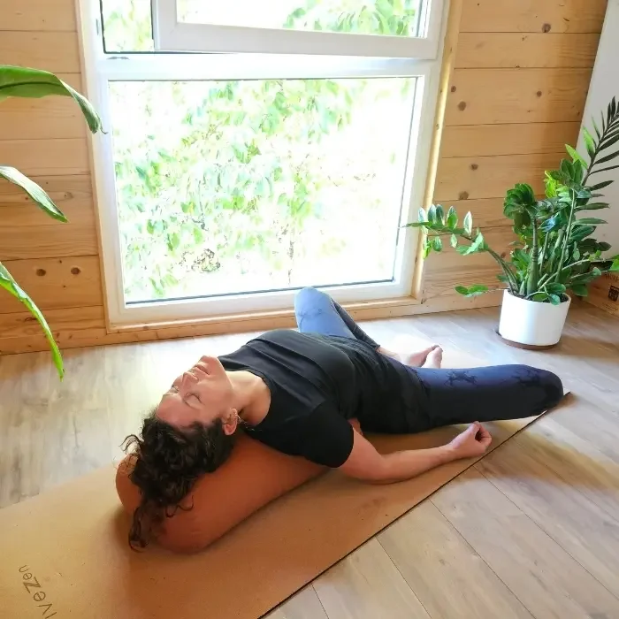 Comment utiliser un bolster de yoga ? 7 positions simples