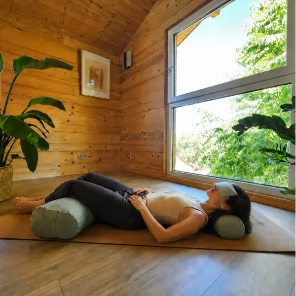 Mini bolster : 5 façons de l’utiliser du tapis au canapé
