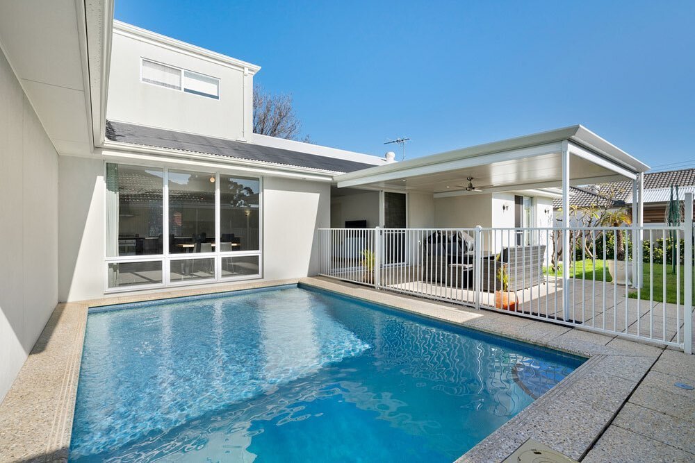 [Real Estate] Were nothing but great summer vibes at this house.☀️⛱ 🏊🏻&zwj;♂️⁠⠀
⁠⠀
@diakritanz @ouwenscasserlykensignton⁠⠀
⁠⠀
#realestate #adelaiderealestate #realestate #realestateadelaide #adelaidephotographer #adelaide #southaustralianphotograph