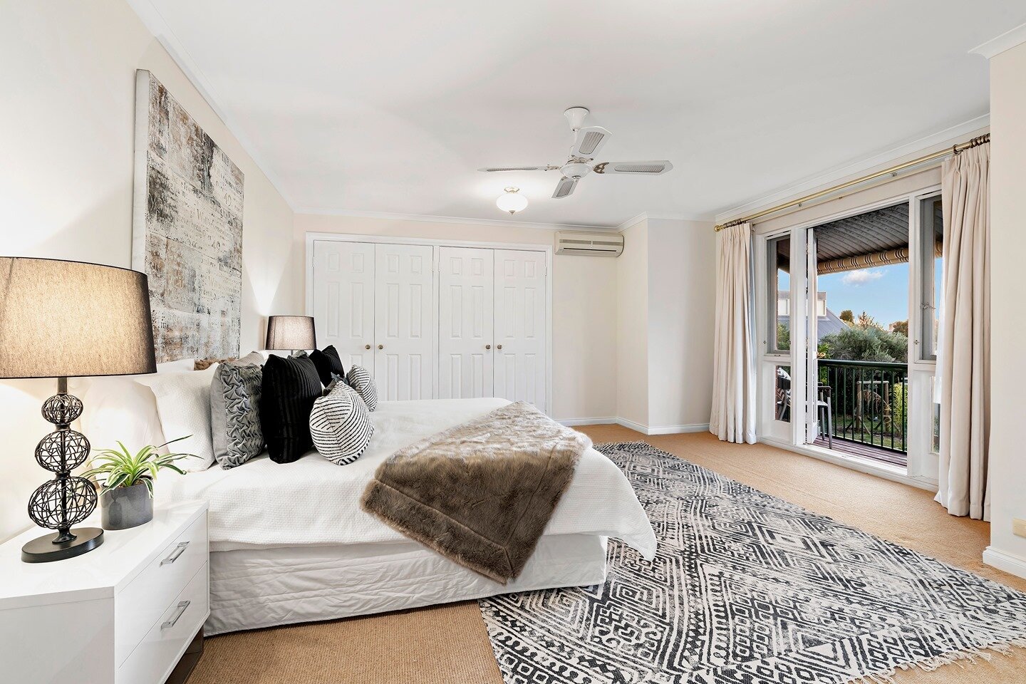 [Real Estate] The bedrooms are often overshadowed by other rooms in displaying a home photographically but this one was a little different.⁠
⁠
@diakritanz @bellepropertynorwood⁠
⁠
#realestate #adelaiderealestate #adelaiderealestatephotographer #homes