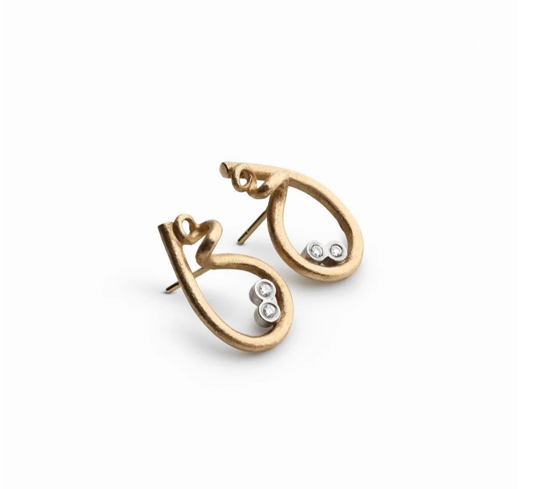 Spirit Within is created as reminder of what already lies within you. 
Your strength. 
Your intuition. 
Your inner compass.
Handcrafted in gold, made with presence and meaning. 
A piece to wear close every day. 

Ready to find your piece? 
👉 Shop Sp