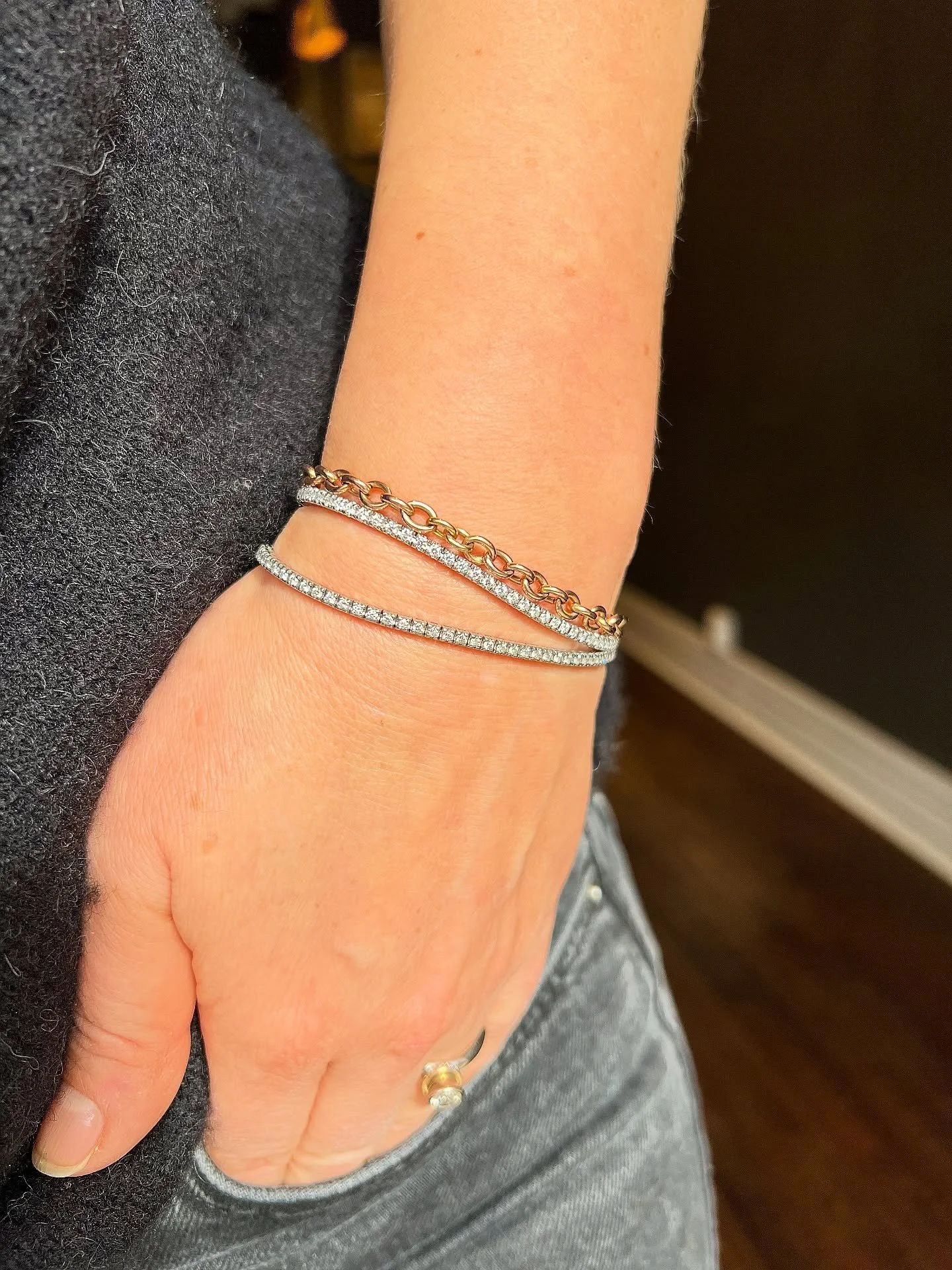 Short sleeve season is back and suddenly your wrists are doing all the talking.

A tennis bracelet isn&rsquo;t just a classic anymore. It&rsquo;s that quiet kind of confidence, clean line and sparkle. No need to shout, just light catching at the exac