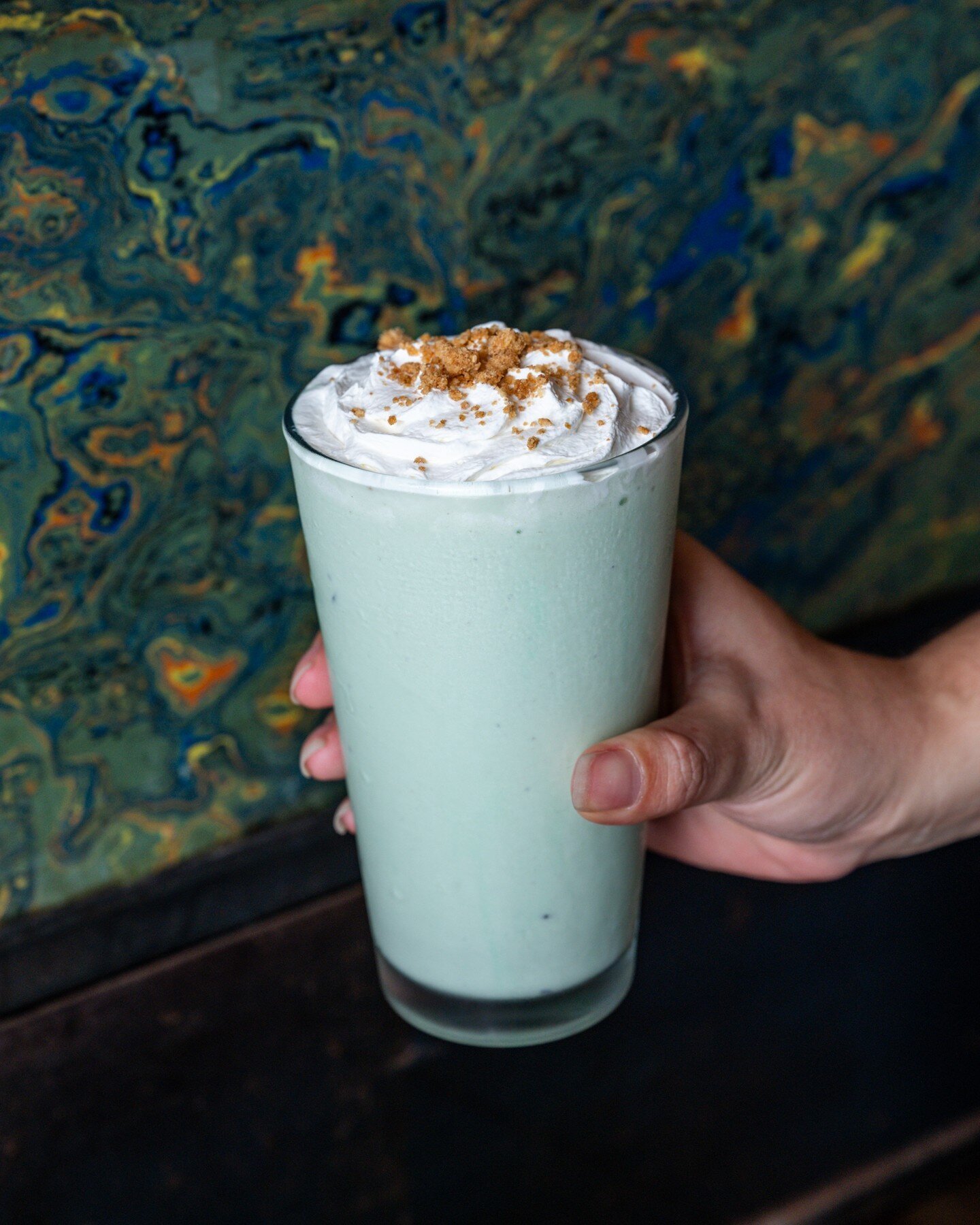 Get your hands on a 𝒁𝒊𝒍𝒌𝒆𝒓 𝑮𝒓𝒂𝒔𝒔𝒉𝒐𝒑𝒑𝒆𝒓 before this #ShakeoftheMonth vanishes &mdash; made with @amysicecream Zilker Mint Chip Ice Cream, Whipped Cream, and a Brown Sugar Graham Cracker Crumble! 🌱🍫

#AmysIceCream #ZilkerMintChip #Gr