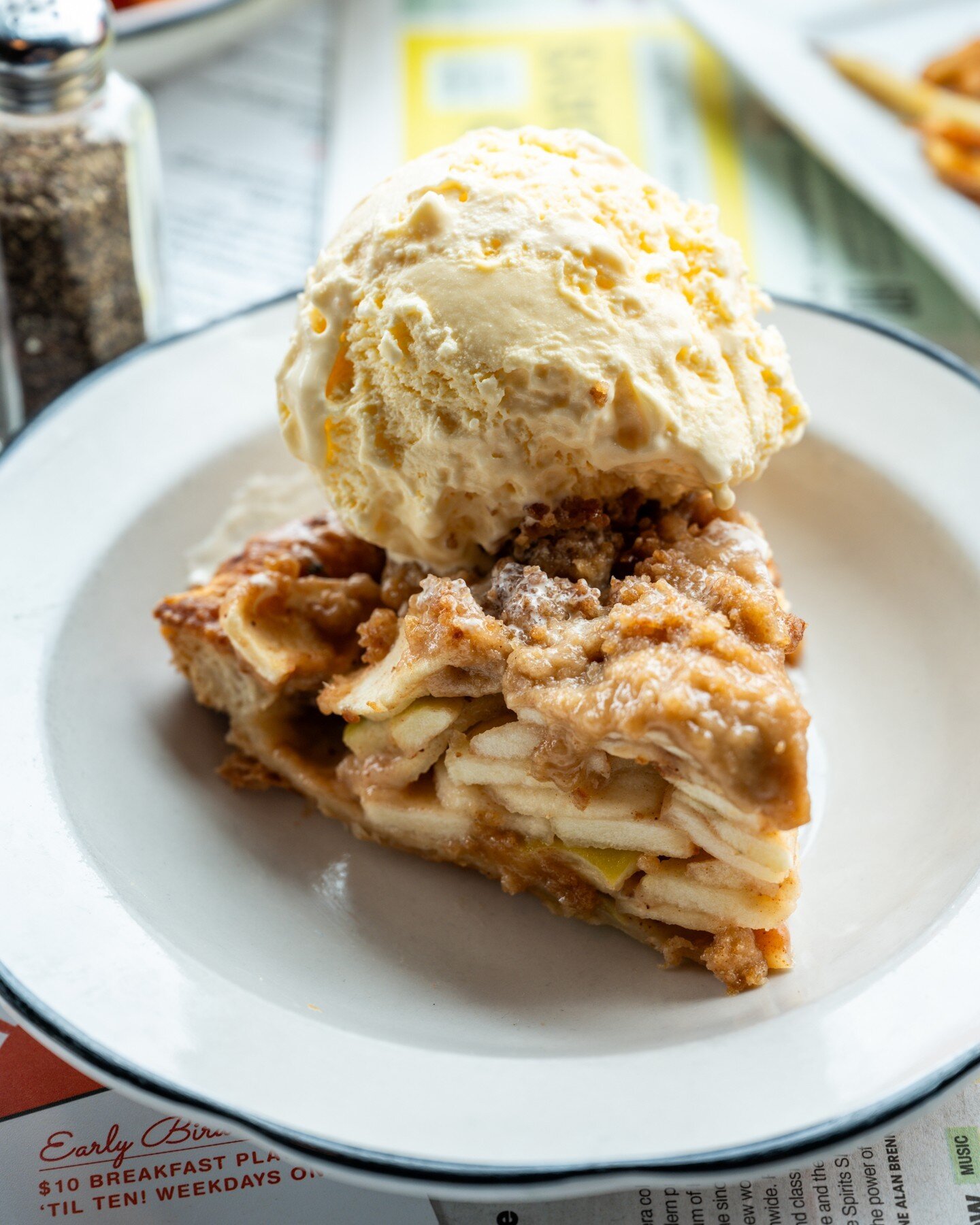 A crisp slice of 𝑨𝒑𝒑𝒍𝒆 𝑷𝒊𝒆 on #PiDay can only be made better 𝘢 𝘭𝘢 𝘮𝘰𝘥𝘦! 🍏𝛑

#PieDay #ApplePie #ALaMode #SupportLocal #AustinFoodie #EatDrinkAustin #LamarBlvd #DowntownAustin #24Diner