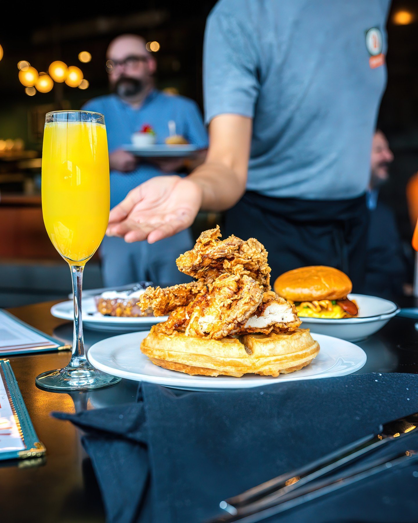 Orange ya glad it's National Mimosa Day? 🍊🥂

You will be once you cheers over All Day Breakfast at Austin's Finer Diner! 🧇

#24Diner #DowntownAustin #AustinEater #NationalMimosaDay #AustinDrinks #Do512Eats #AustinFoodie #AtxBrunch