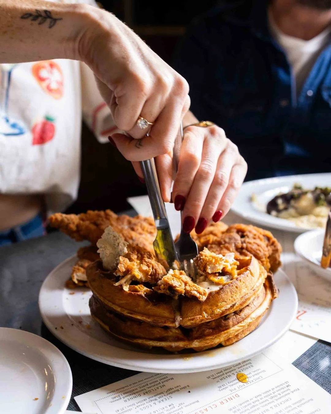 Holiday week loading&hellip; Start it off with chicken &amp; waffles and a slice of pie. ✨

#AustinEats #ComfortFoodATX #24Diner #ATXFoodies #WeekendVibes #EatLocalATX