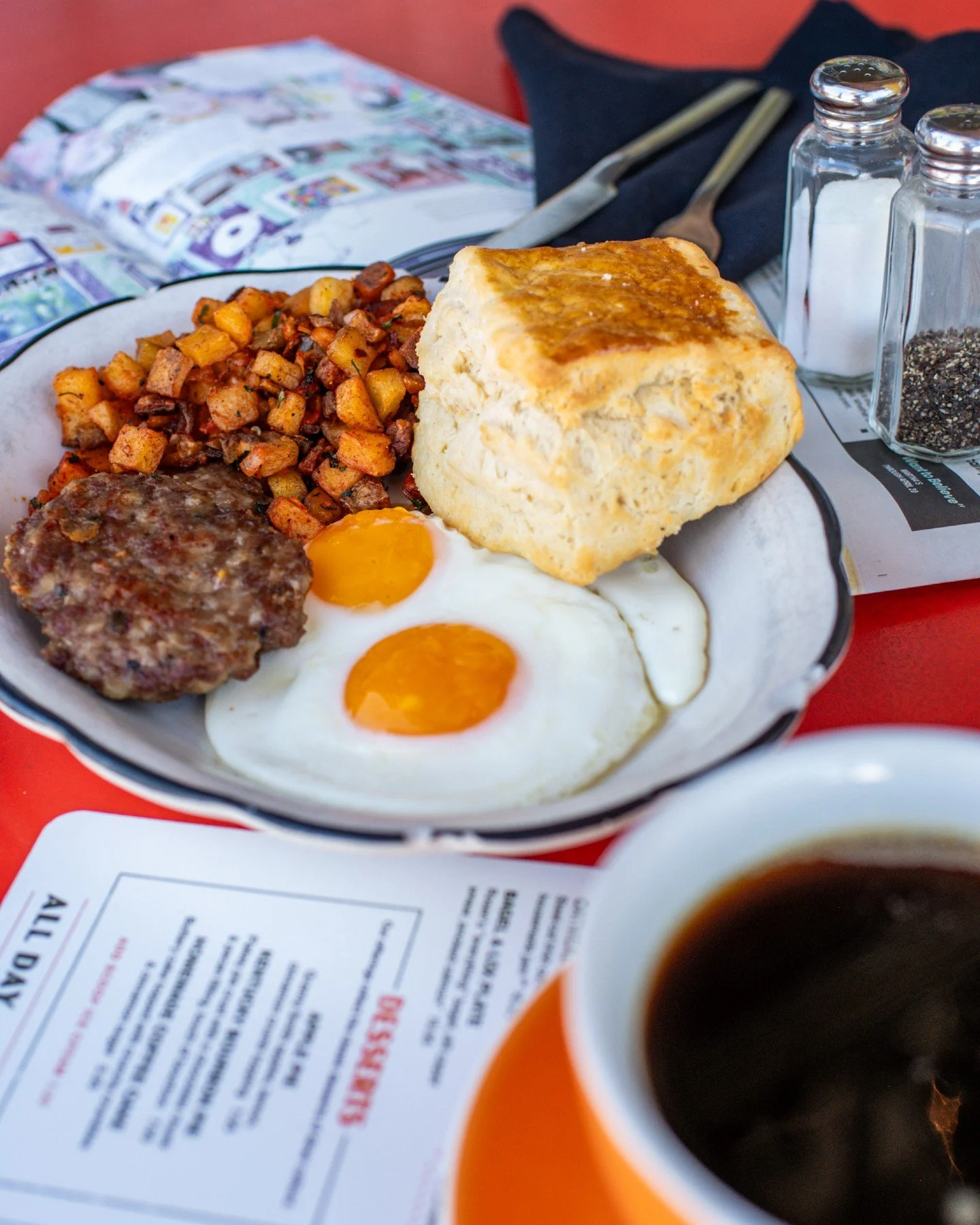 We are 𝗢𝗣𝗘𝗡! Warm up with late breakfast and a hot drip coffee. 🧇 ☕️