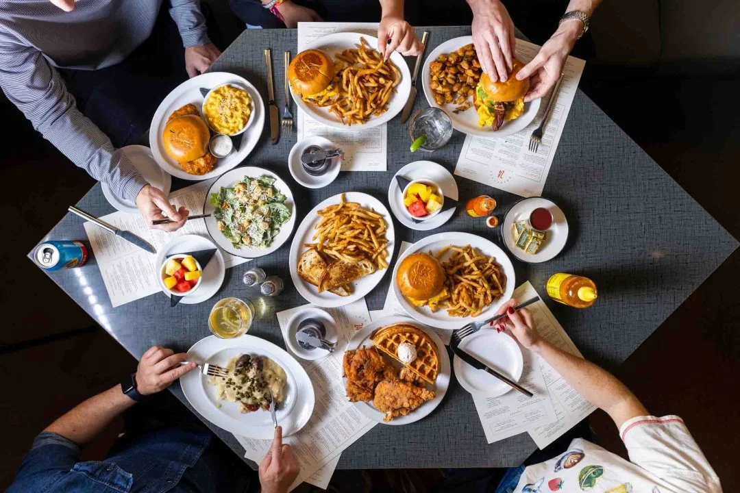 Some places close at 10.
We&rsquo;re not that place.

Open 24 hours Thursdays &ndash; Saturdays (and all night Wednesdays!)

#24Diner #OpenLateATX #ATXAfterDark #AustinEats #LateNightEats #DinerVibes #AllNightEats