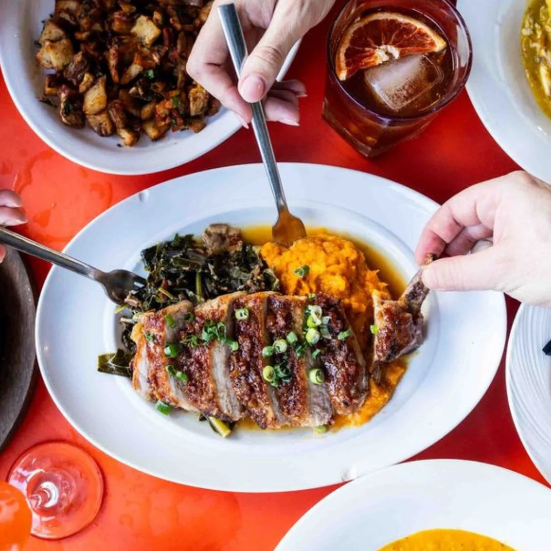 Another favorite dish from our latest menu drop. 

ᴘᴏʀᴋ ᴄʜᴏᴘ // ꜱᴍᴀꜱʜᴇᴅ ꜱᴡᴇᴇᴛ ᴘᴏᴛᴀᴛᴏᴇꜱ, ʙᴀᴄᴏɴ-ʙʀᴀɪꜱᴇᴅ ɢʀᴇᴇɴꜱ, ʙᴀᴄᴏɴ ᴍᴀᴘʟᴇ ɢʟᴀᴢᴇ

#24Diner #AustinEats #24HrDiner | best late night dining austin | austin foodies