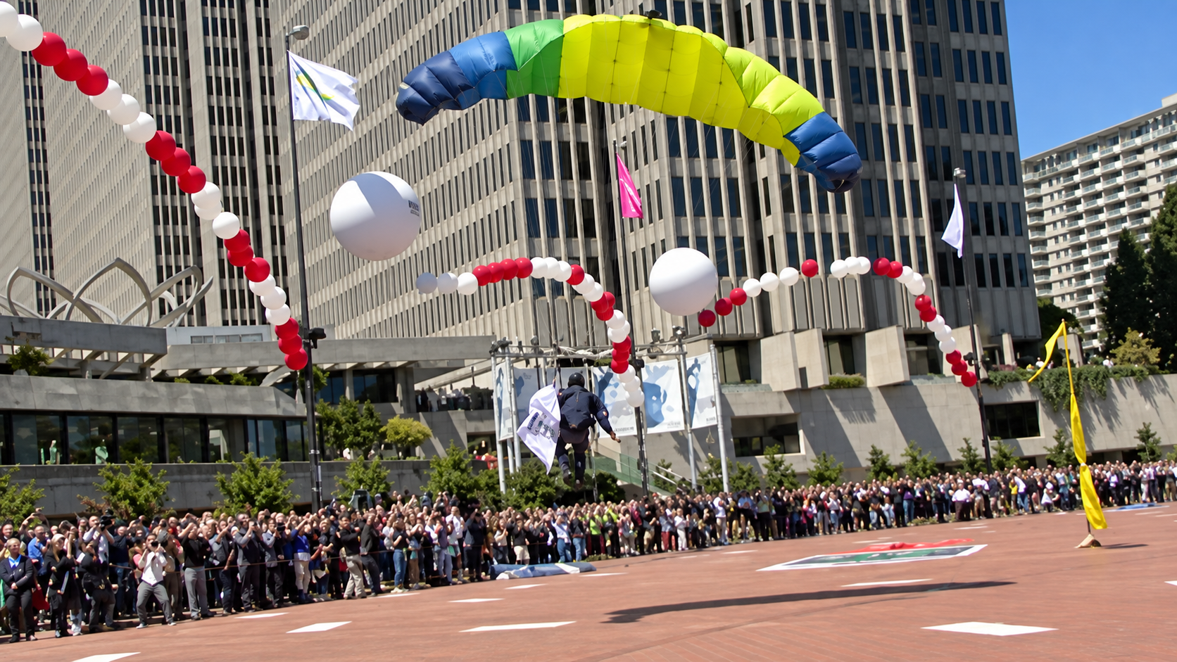 f TMobile_Crowd_Shot.png