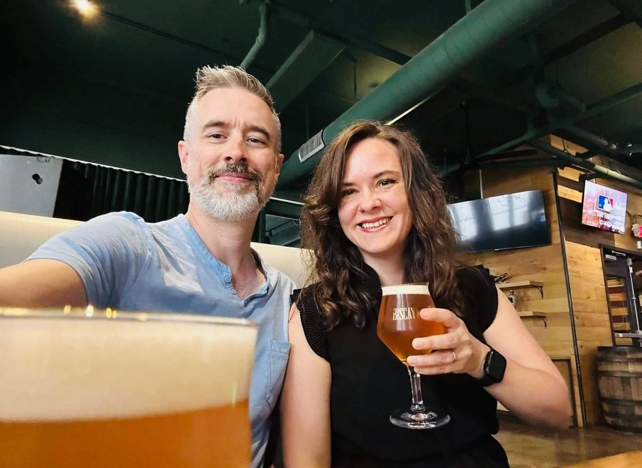 Poured to perfection 🍺👌 Shoutout to @stuffingmygob for doing date night right! 🫵⁠
⁠
⁠
Join us for Miami Dolphins vs. New York Jets tonight @ 7:15PM 🐬🏈