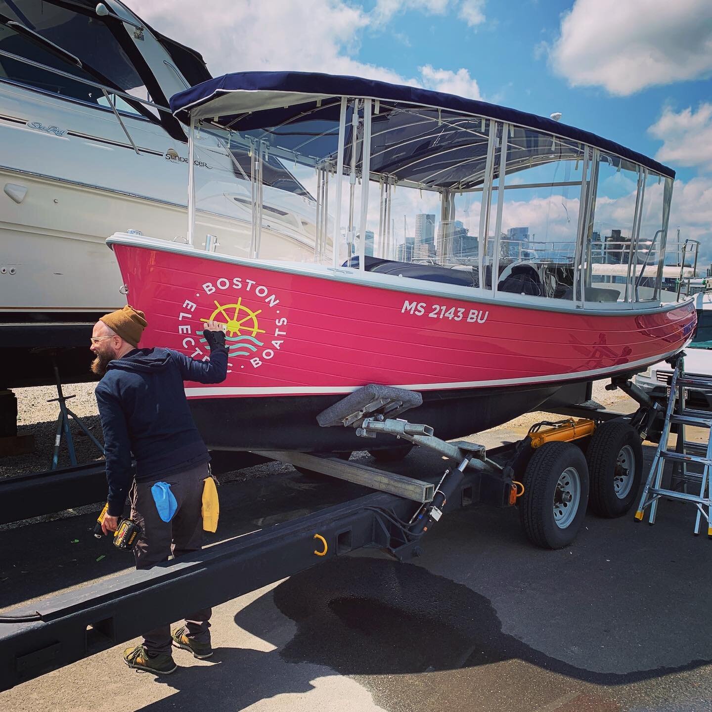 Getting the fleet @bostonelectricboats ready for the glorious weather ahead! #boatlife #vinylgraphics #shanesigns