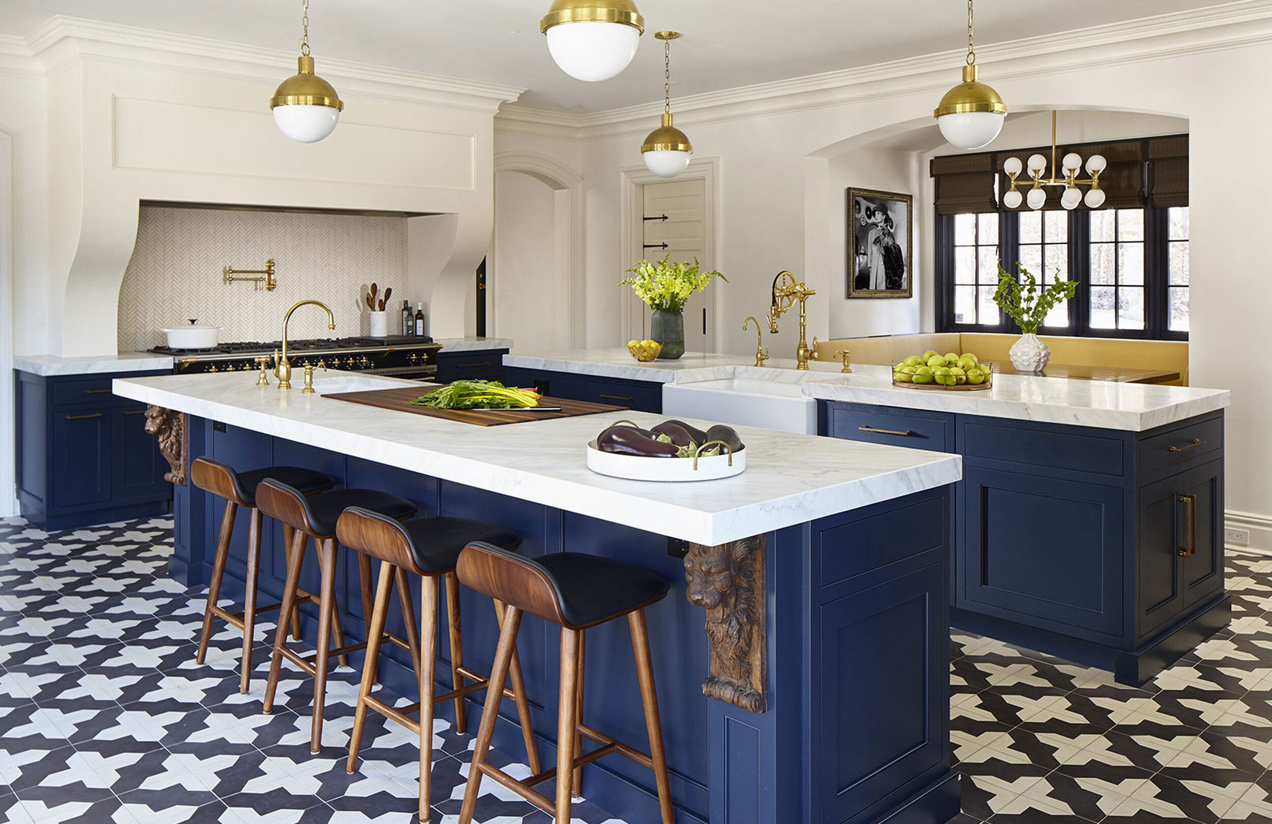 Georgian home in Greenwich CT, open plan kitchen