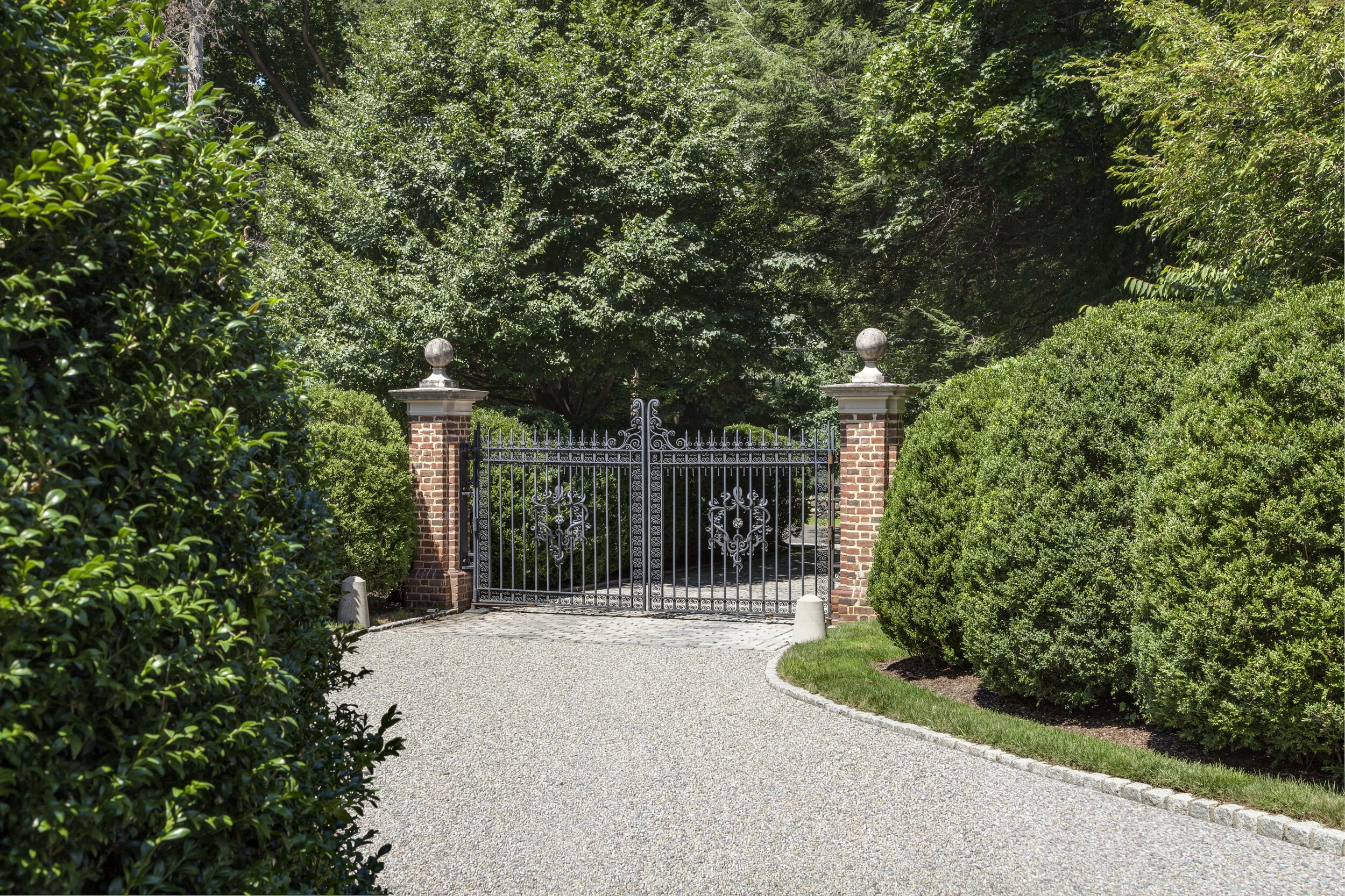Shingle style home in Greenwich CT, entry gate