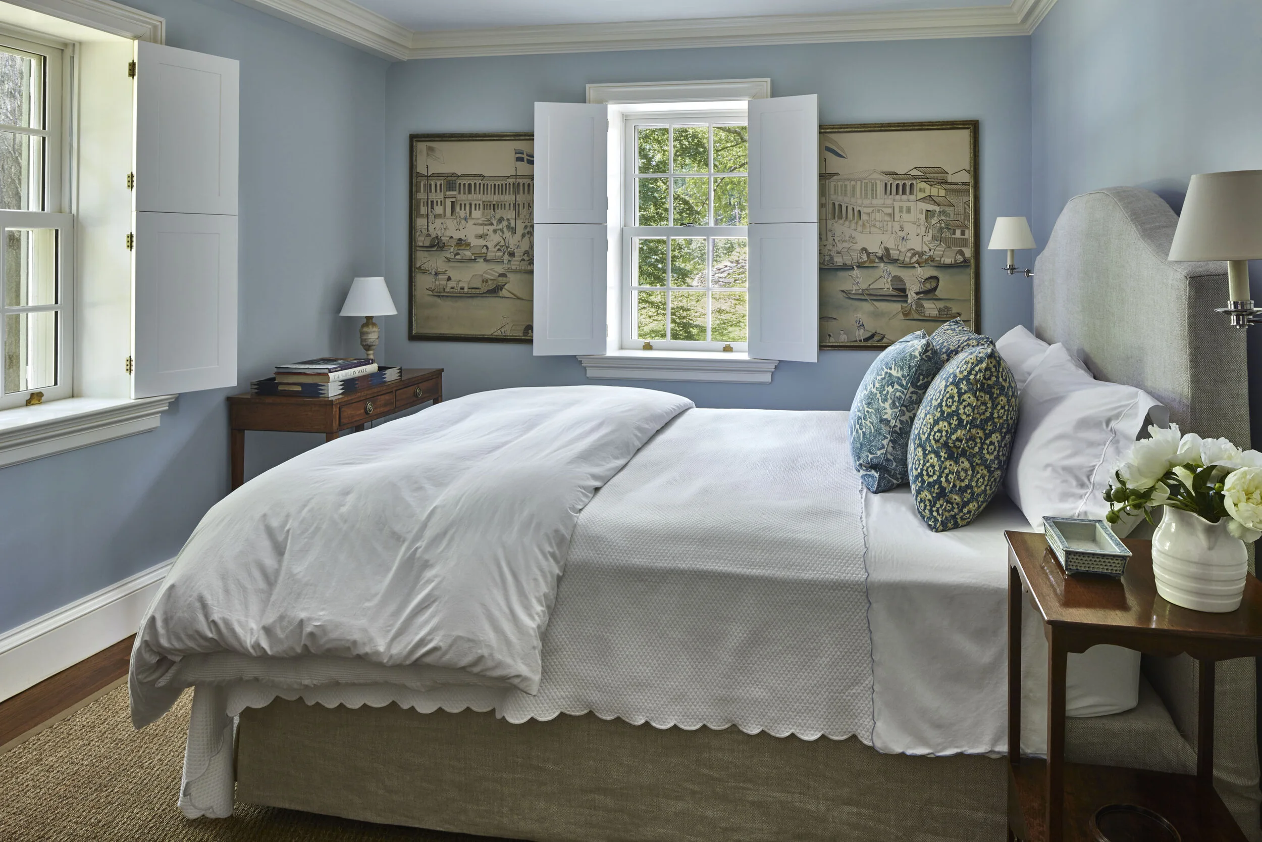 Georgian colonial home in Greenwich CT, bedroom crown molding