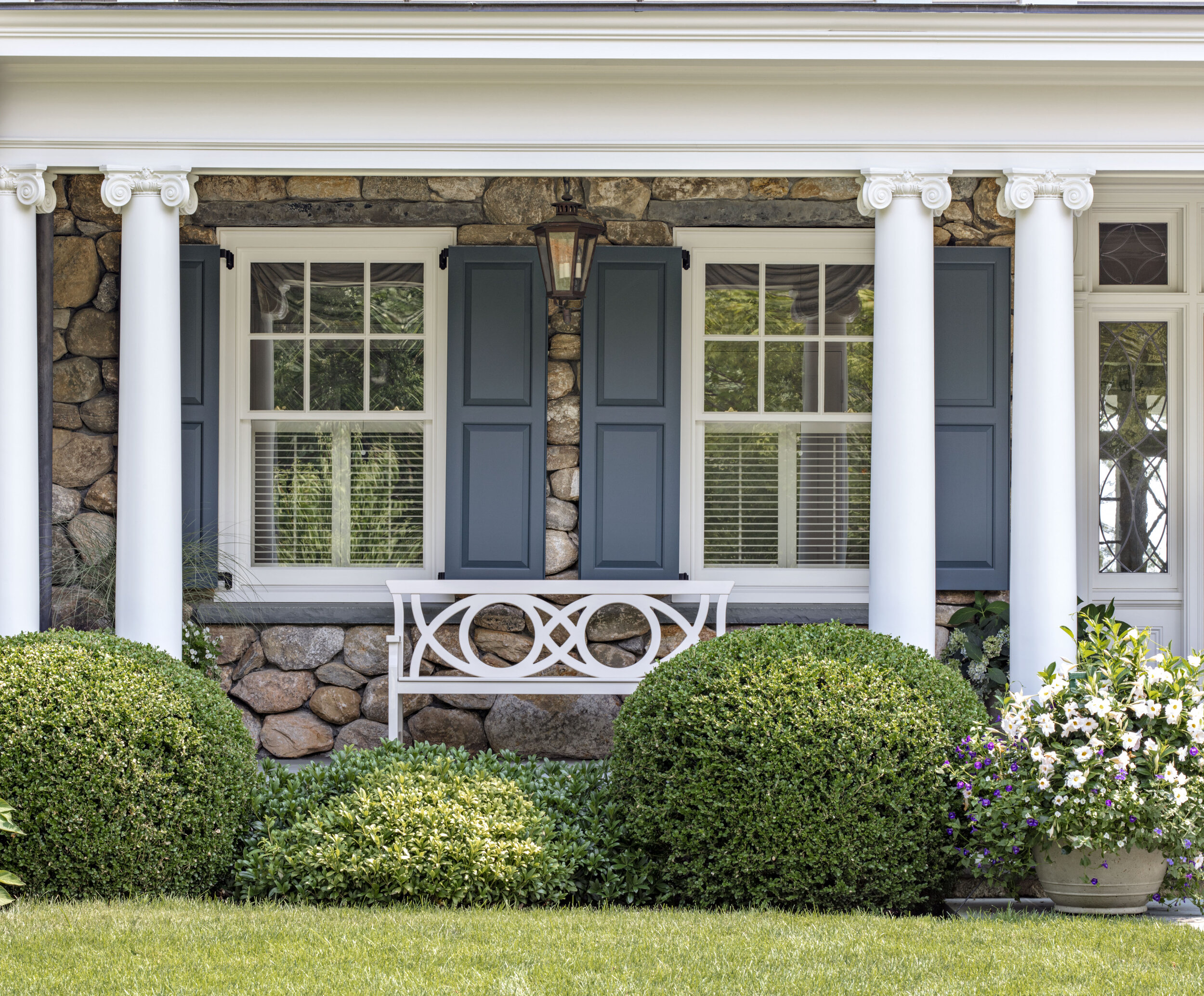 Georgian home in Greenwich CT, palladian window