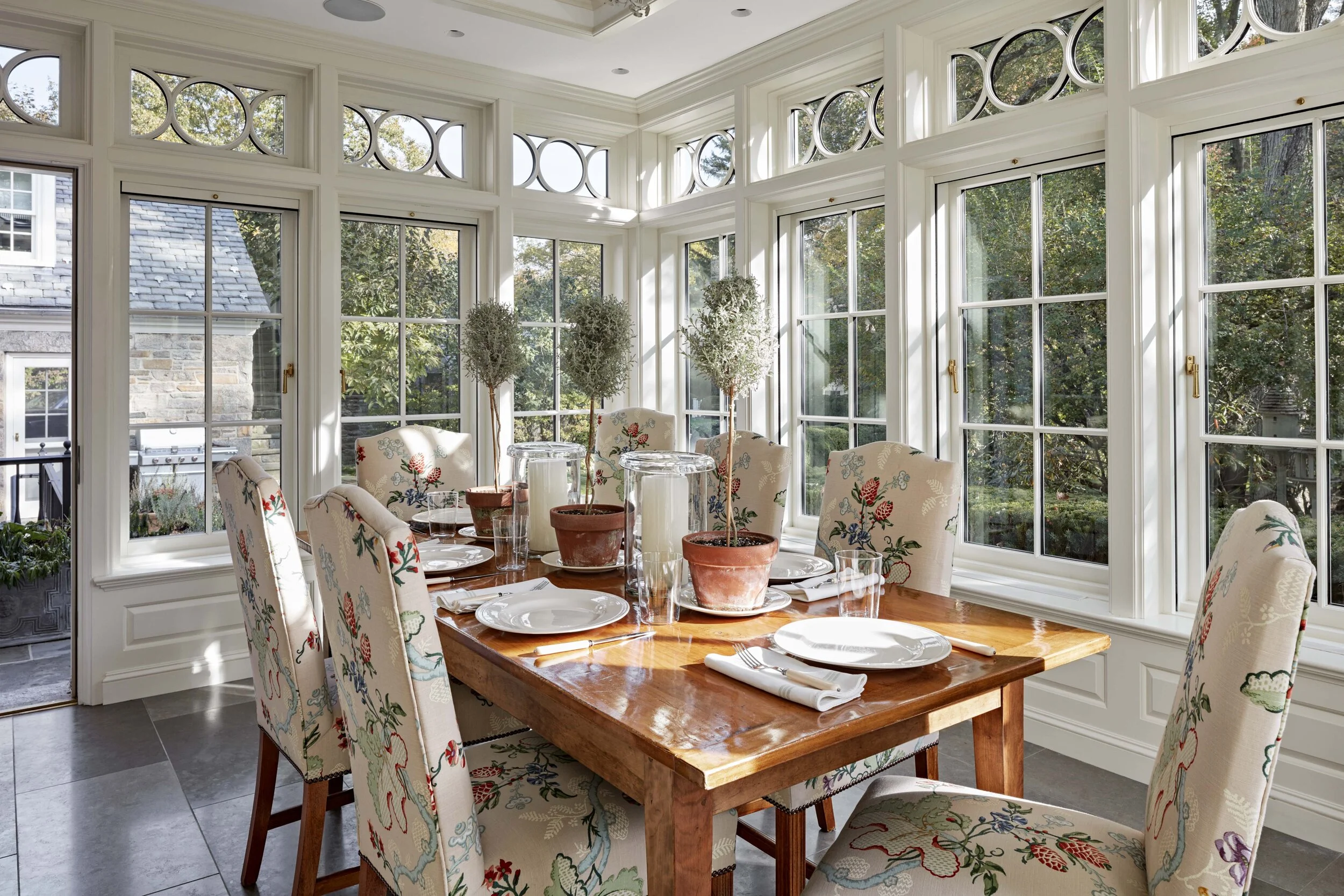 Georgian home in Greenwich CT, arched fanlight window