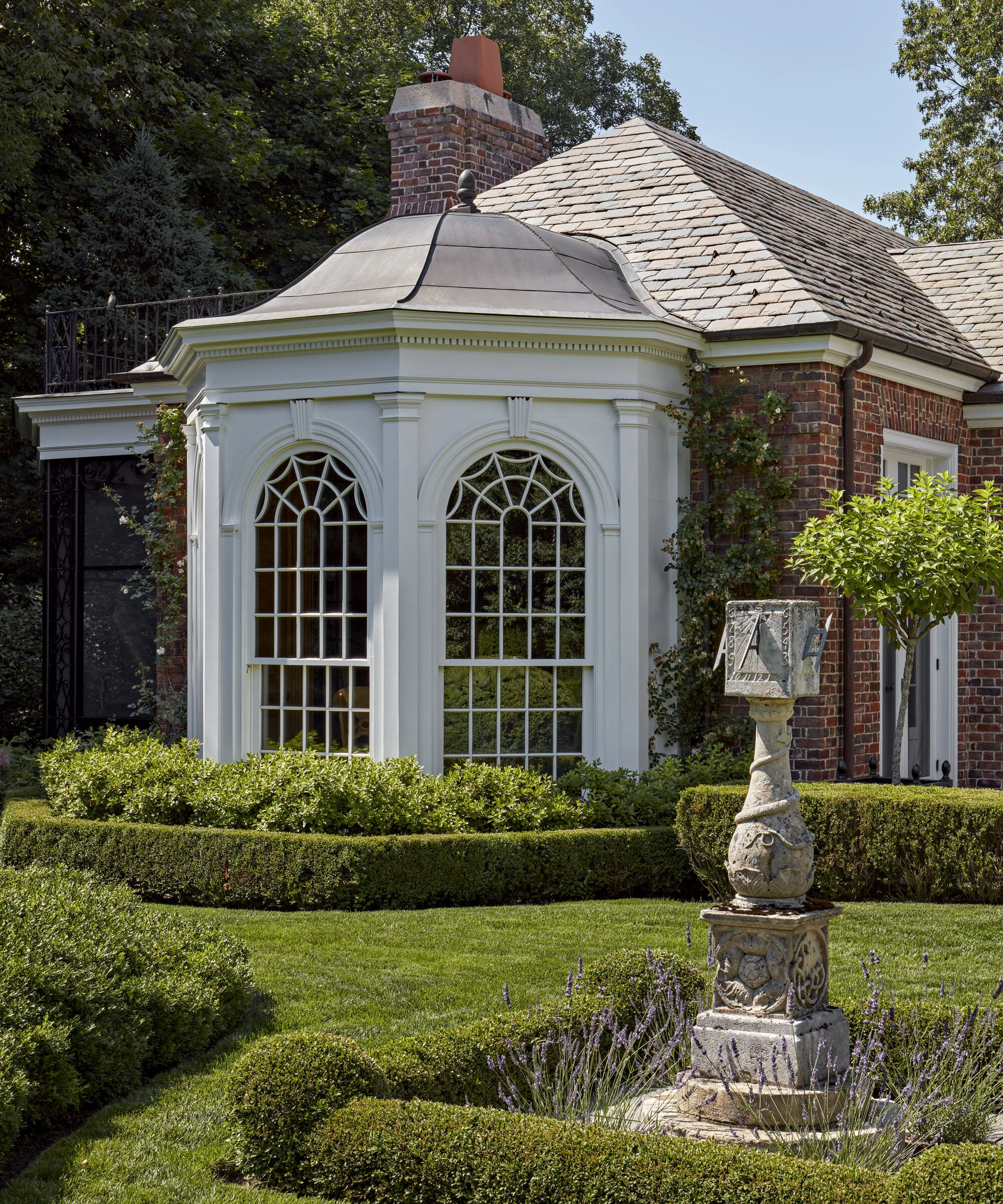 Georgian colonial home in Greenwich CT, sunroom windows