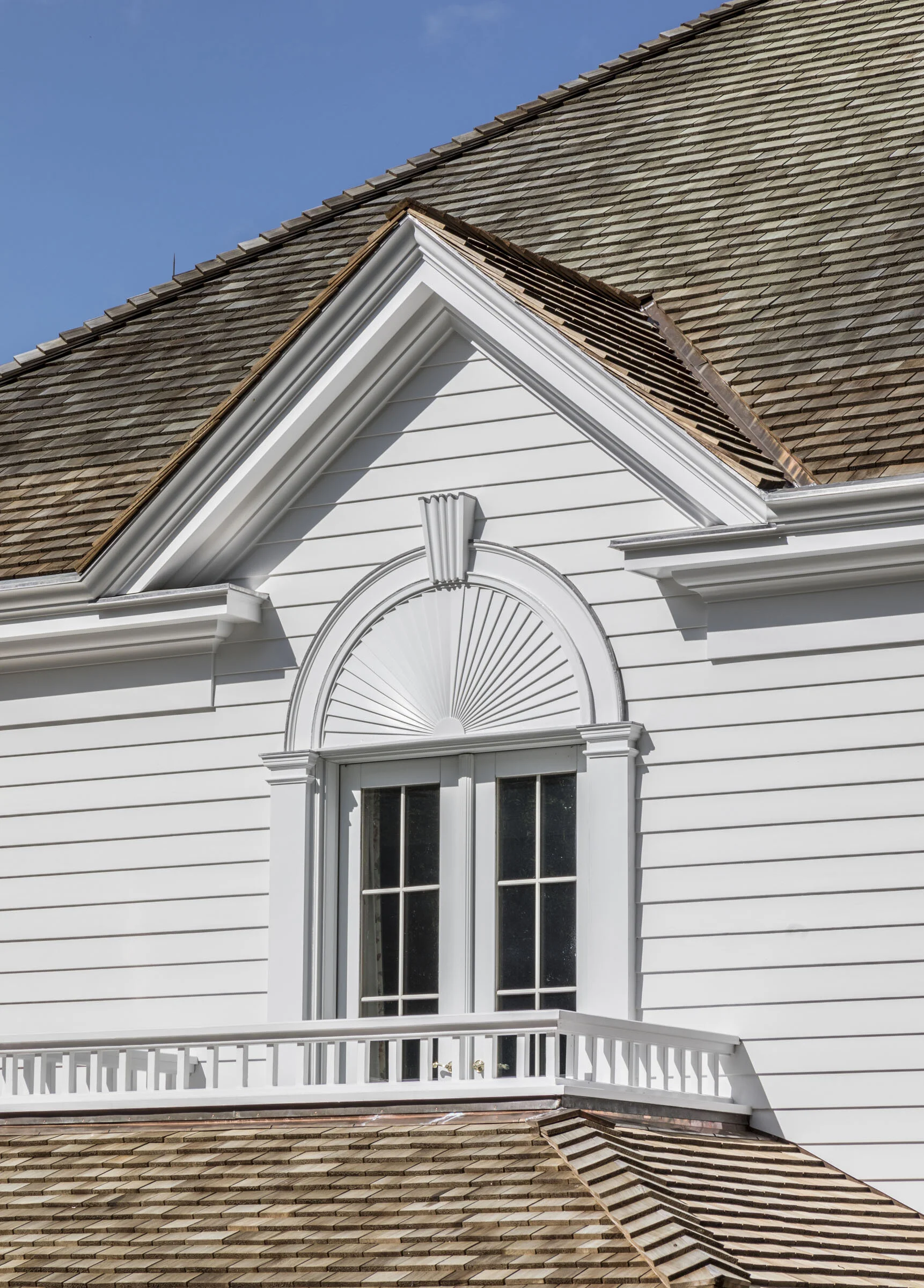 Georgian home in Greenwich CT, interior arched window detail