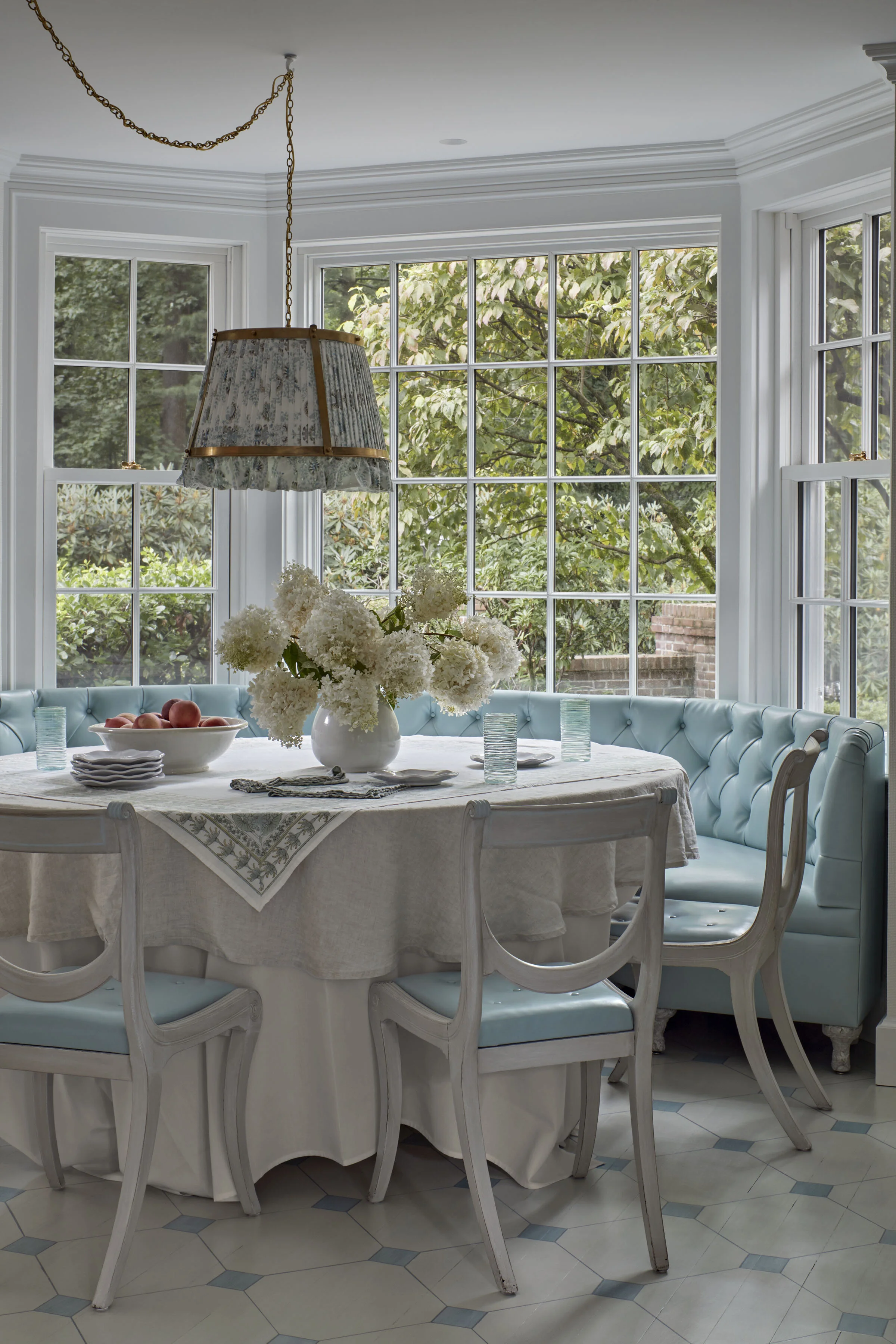 Georgian colonial home in Greenwich CT, dining room bay window detail