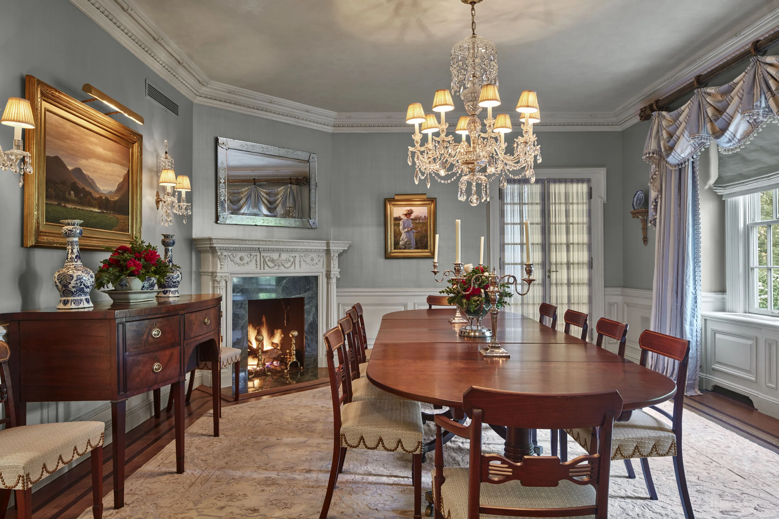 Georgian home in Greenwich CT, dining room with sitting area