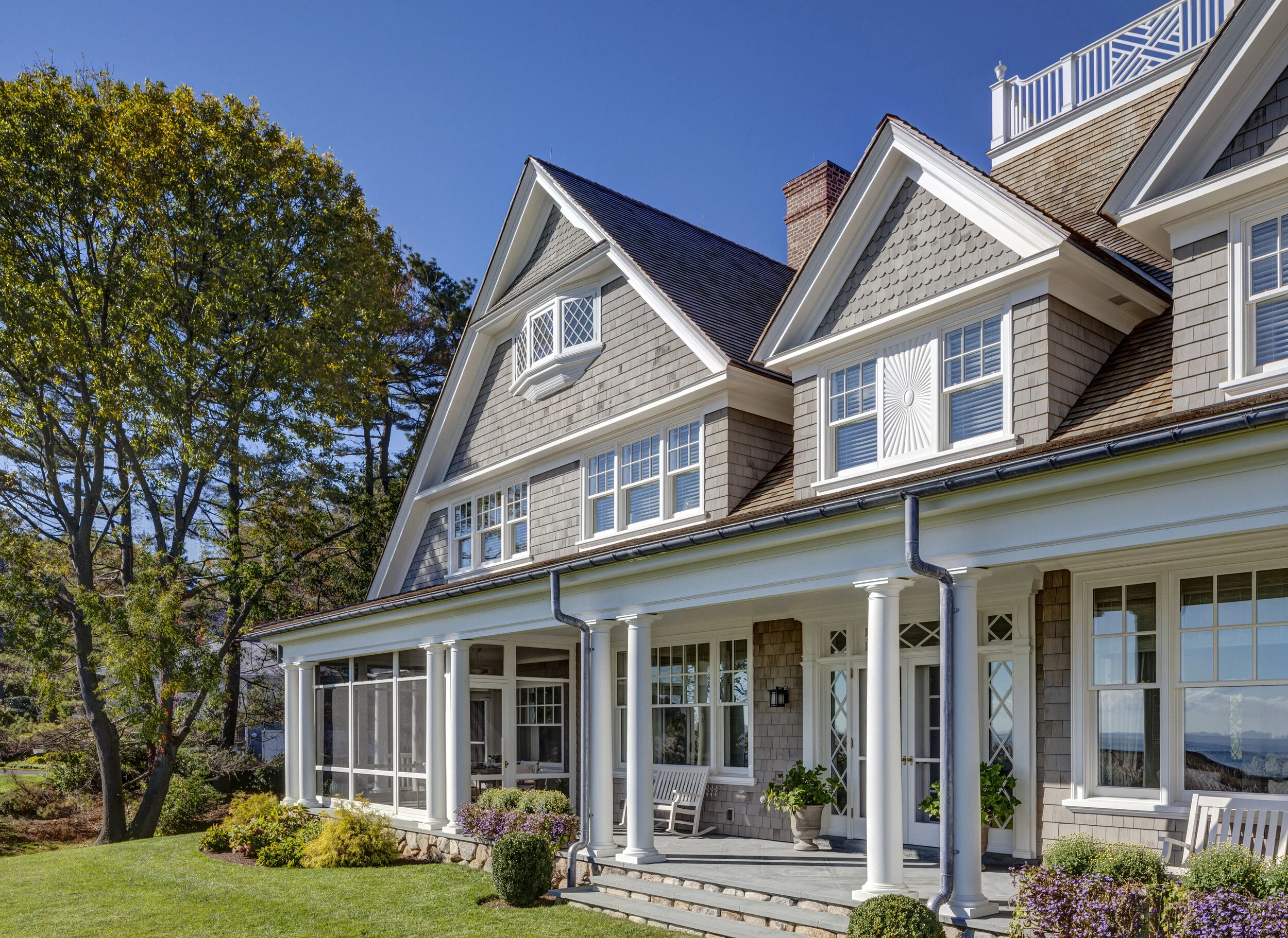 Georgian home in Greenwich CT, exterior cornice detail