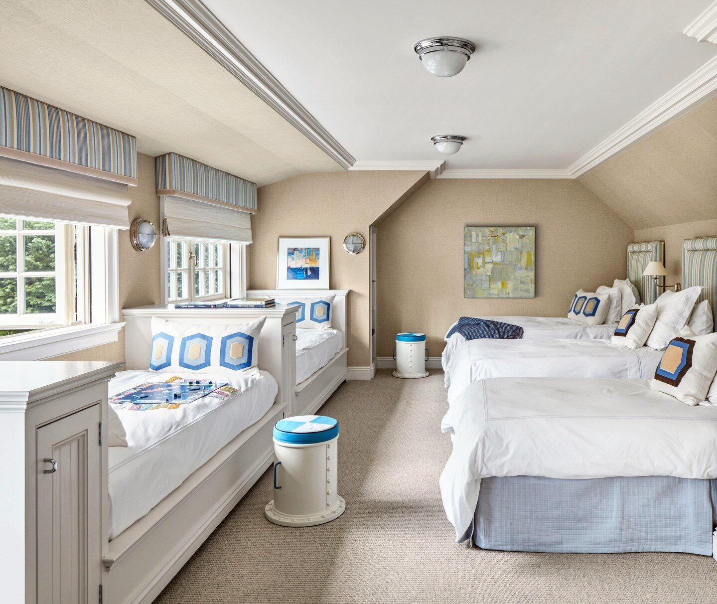 The bunk room on the third floor of this Westchester colonial is the perfect children's oasis and play area for family gatherings!⁠
⁠
Architect: @charleshiltonarchitects⁠
Interior Designer: @aandrewsinteriordesign⁠
Builder: @significanthomesllc⁠
⁠
Ph