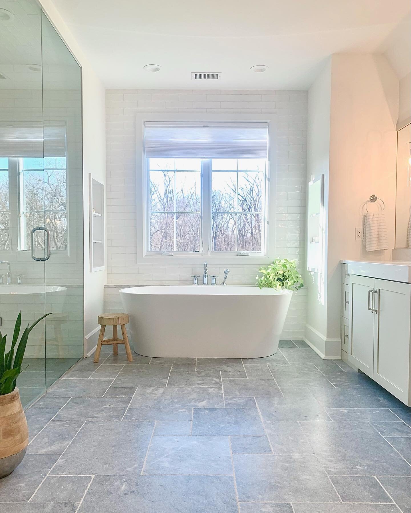 With a view overlooking the woods, I wanted to make sure the feeling outside was reflected inside this bathroom. This natural stone tile definitely sets the tone and grounds the space. 
#livinontheedgewood 

🔨: @greenside_design_build 
💫: @artesian