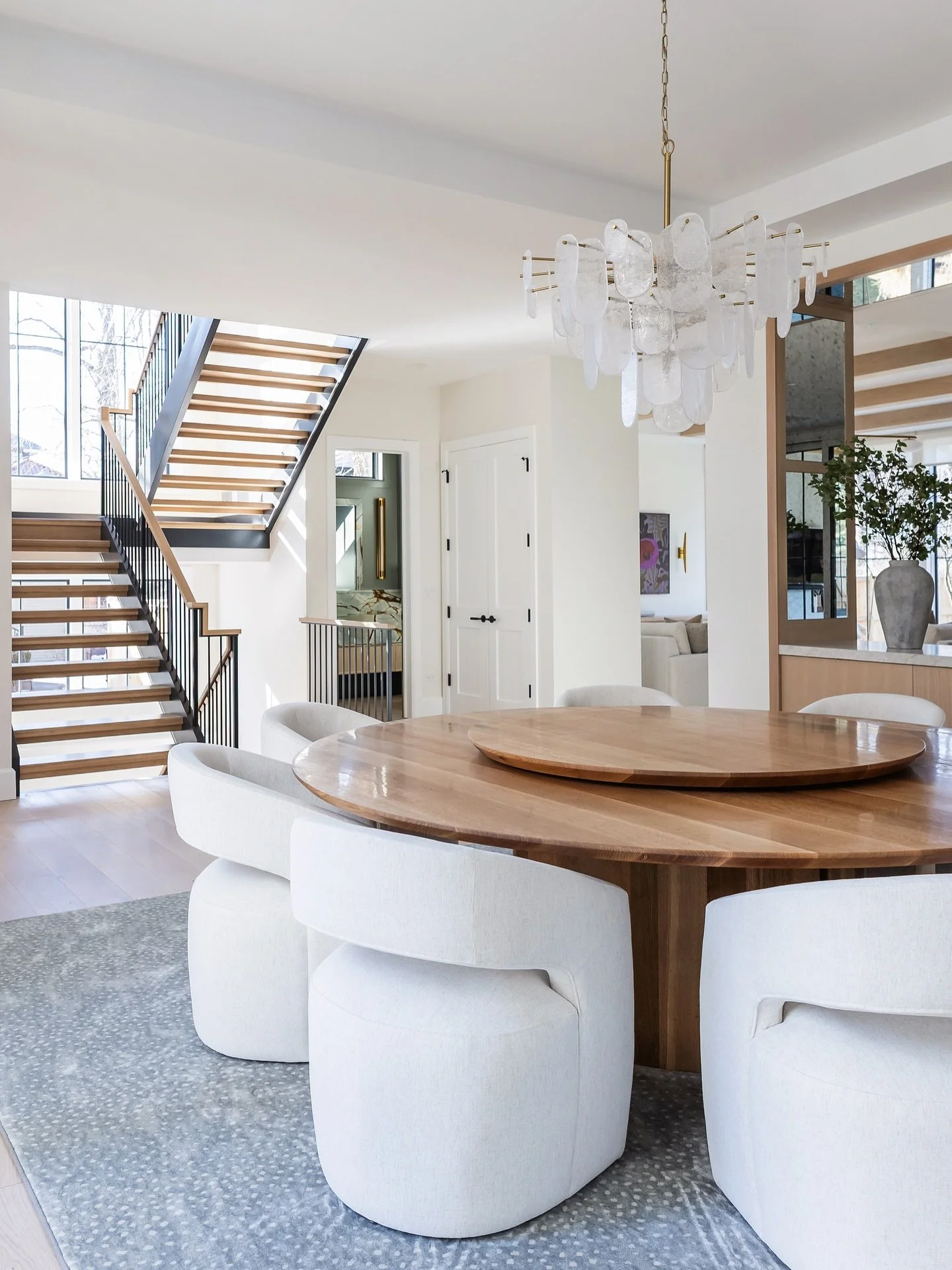 You&rsquo;ve heard of girl math&hellip; but how about dining table math? With Thanksgiving coming up, it&rsquo;s time to take notes if you want your table to really hit the mark. Beyond the usual &ldquo;will it fit in the room?&rdquo; measurements, h