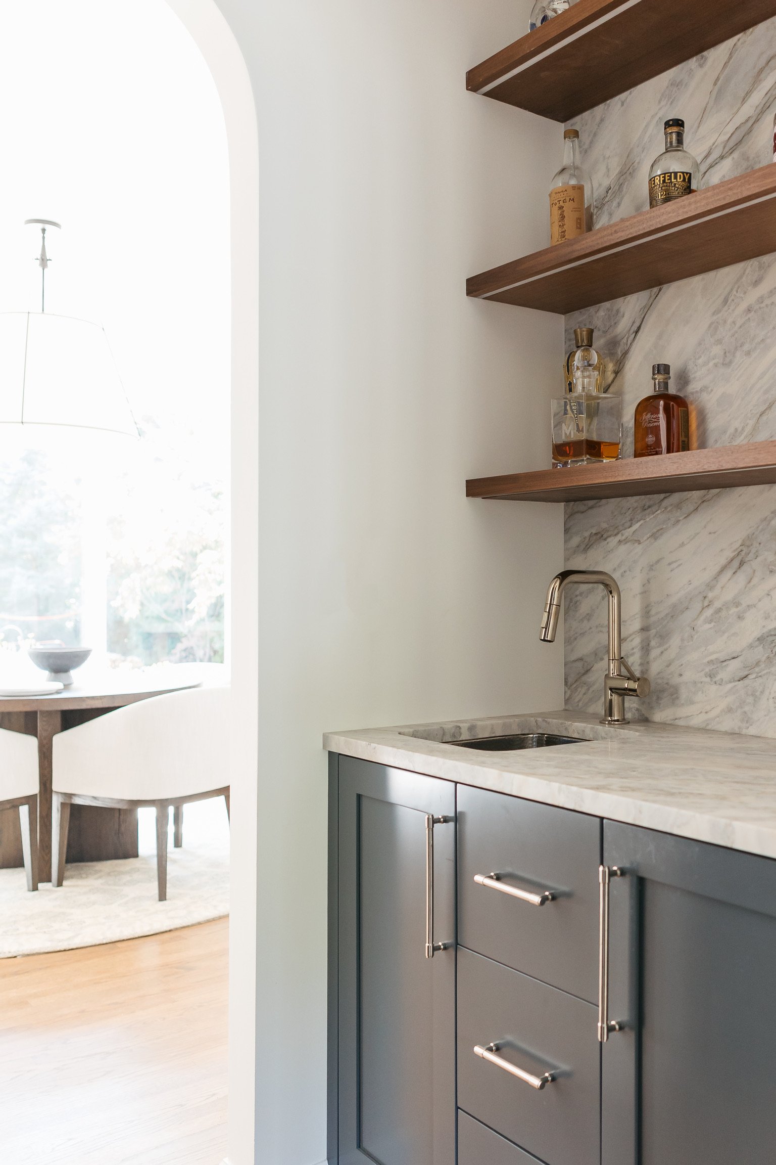 artesian-designs-butlers-pantry-full-height-marble-backsplash-walnut-shelves-bluette.jpg