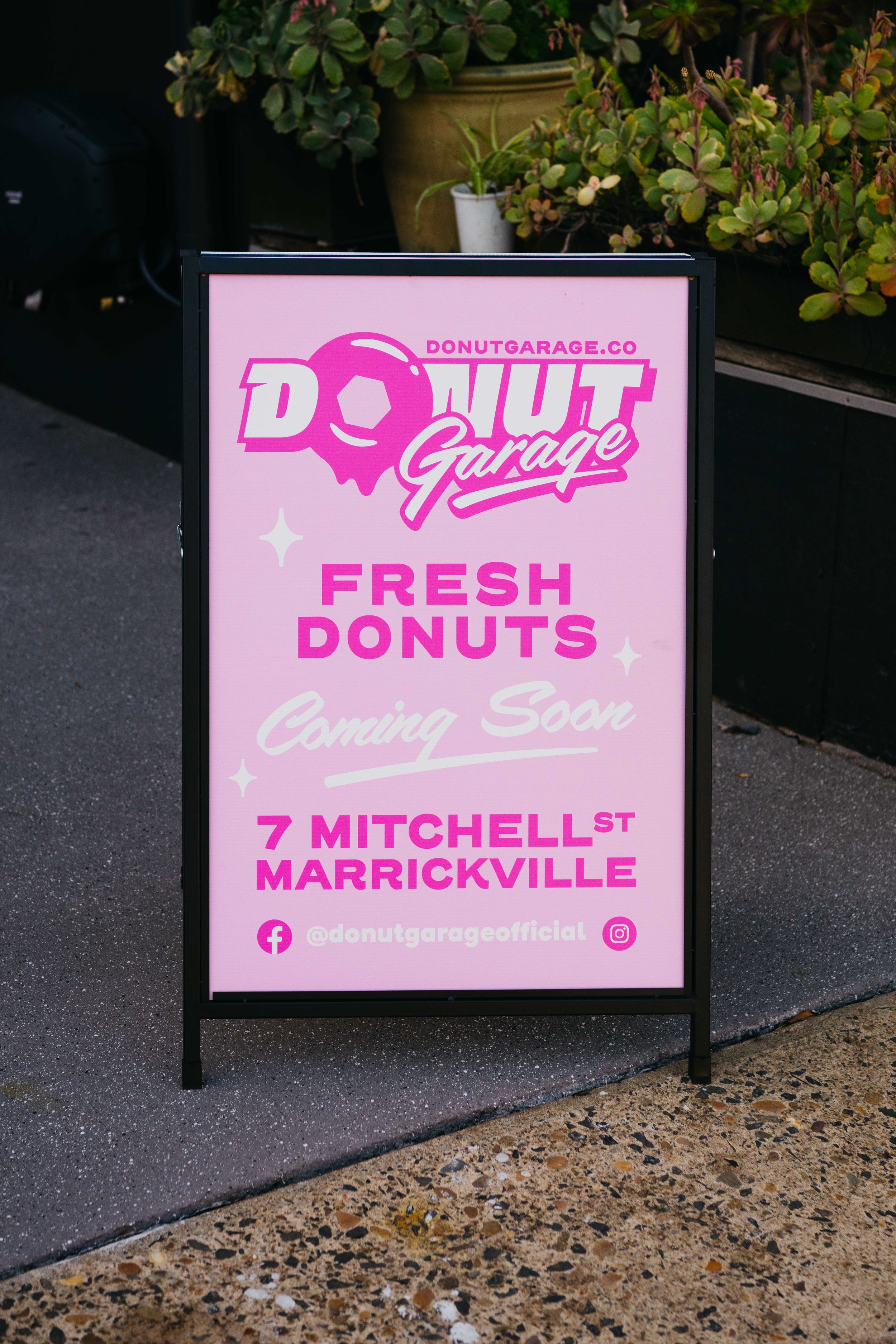 240704-DonutGarage-UberEats-Venue-HighRes-0001.jpg