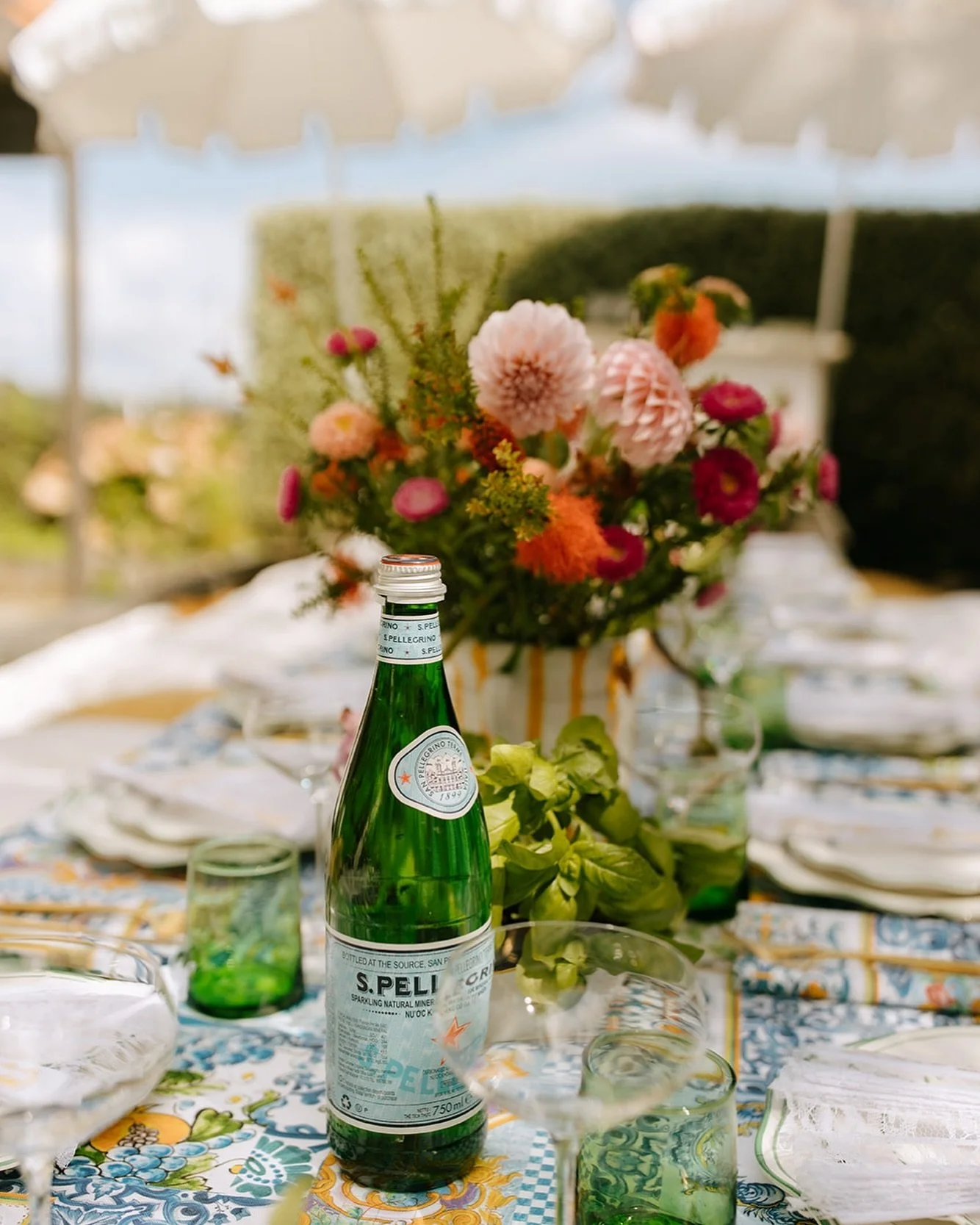 Craving Buzy Italian tablescapes , Bright Florals and Warm days 🇮🇹